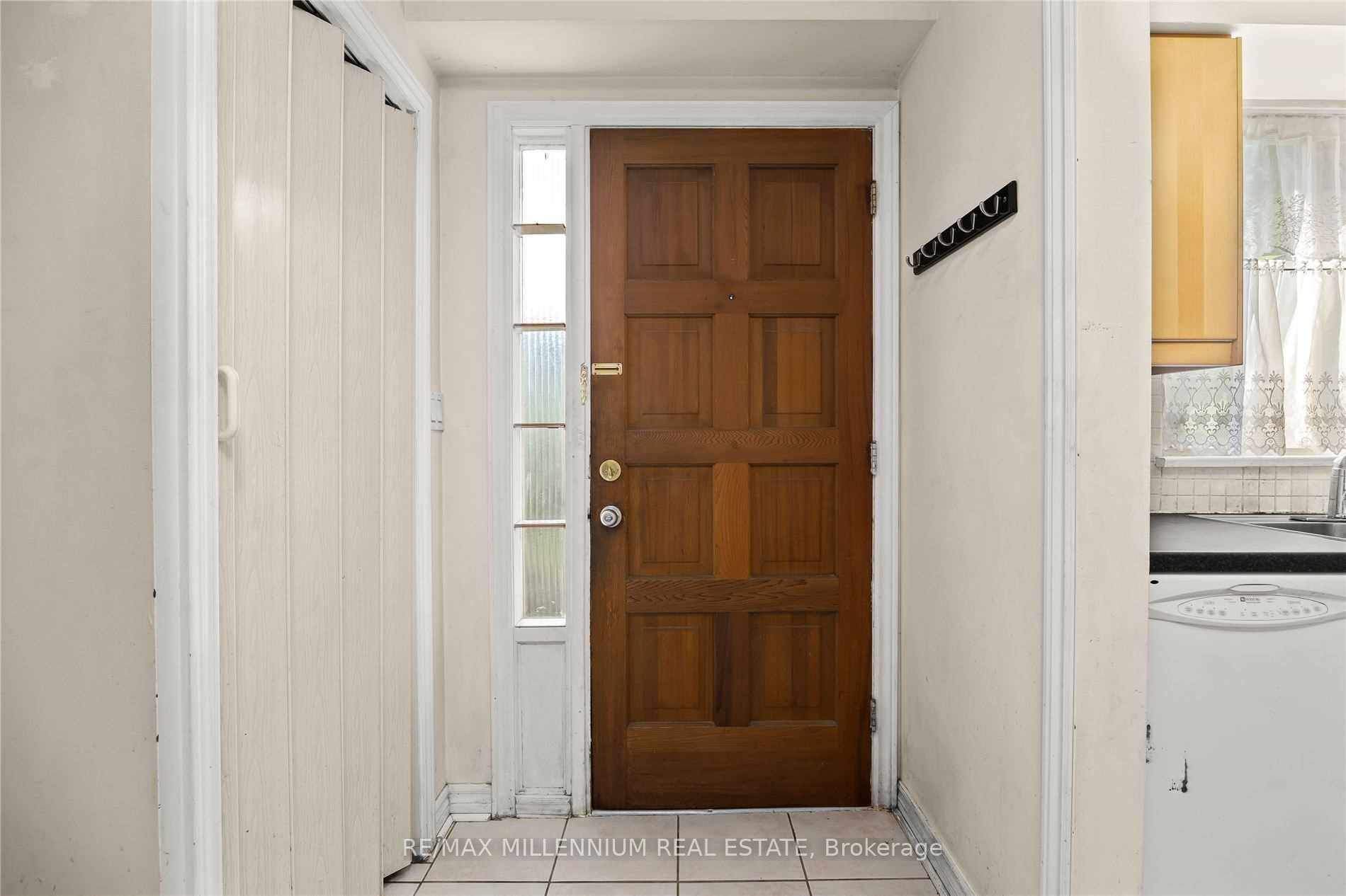 ##17 - 17 The Carriage Way Property Photo 3