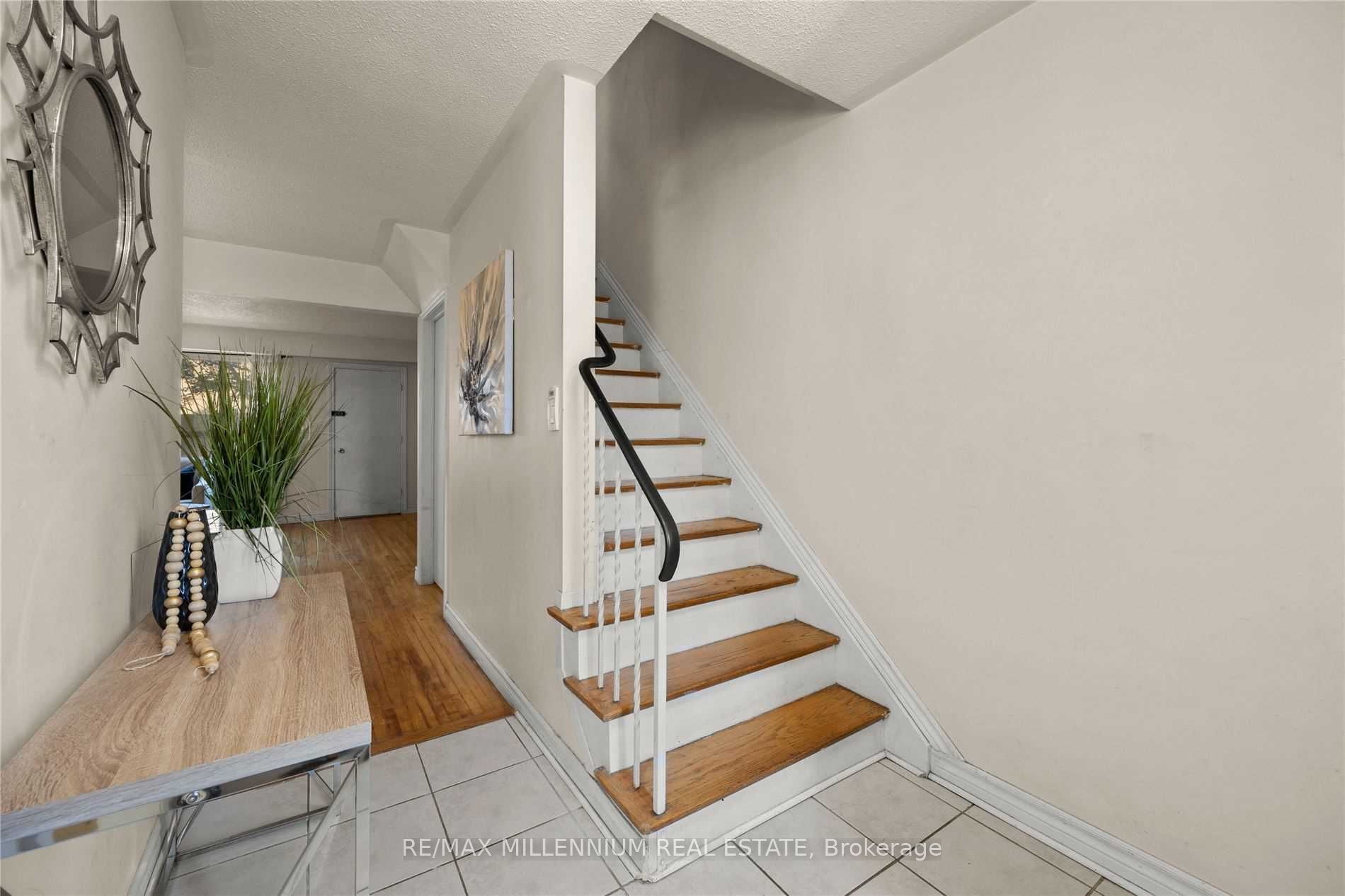 ##17 - 17 The Carriage Way Property Photo 4