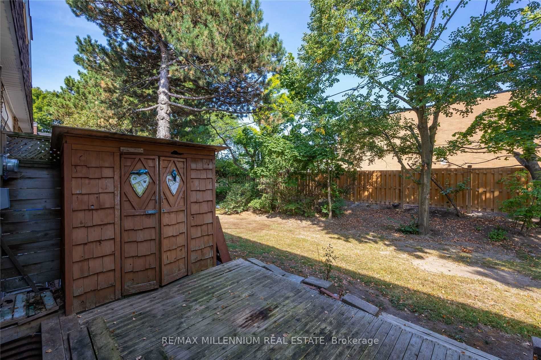 ##17 - 17 The Carriage Way Property Photo 33
