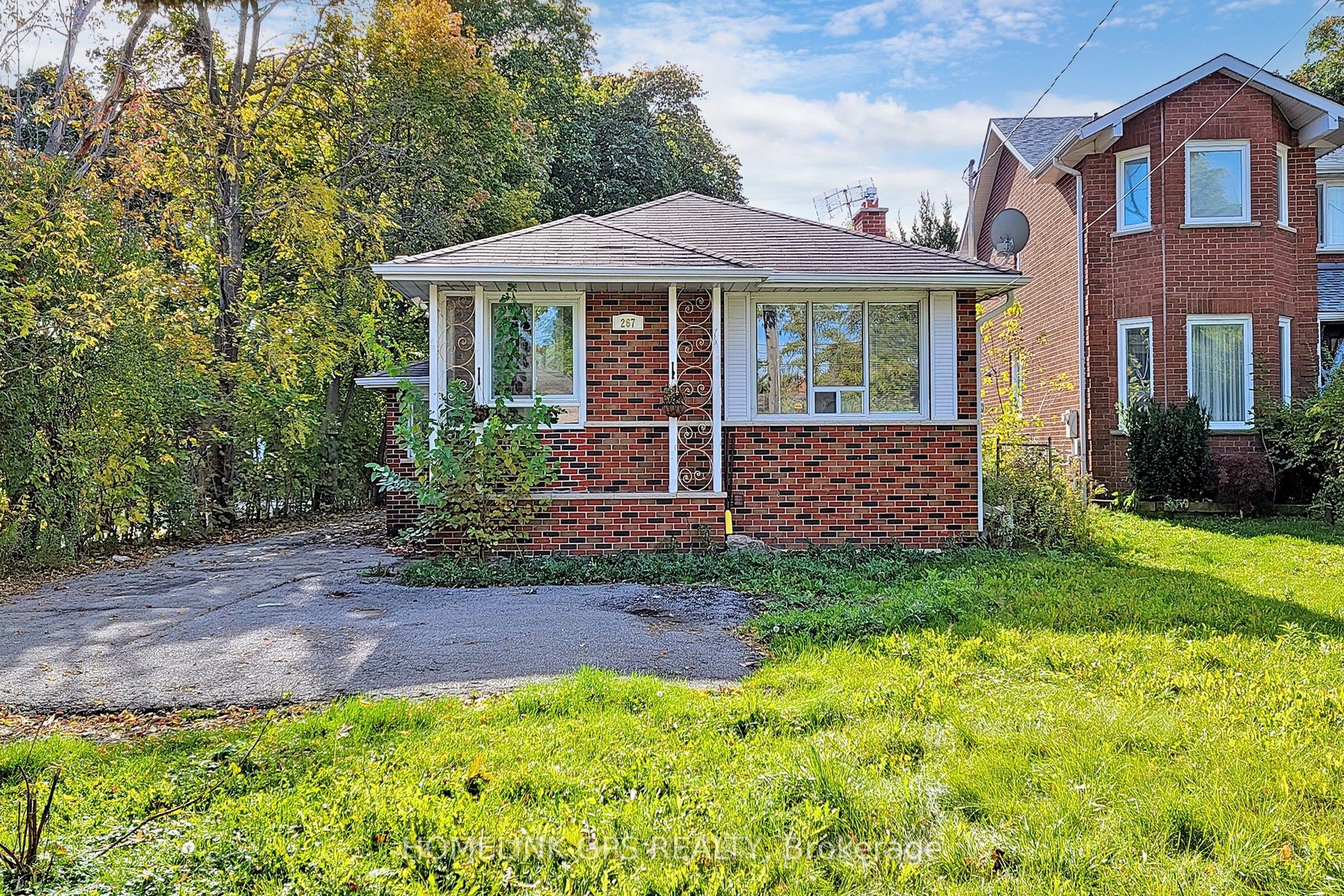 267 Elgin Mills Road W Property Photo 1
