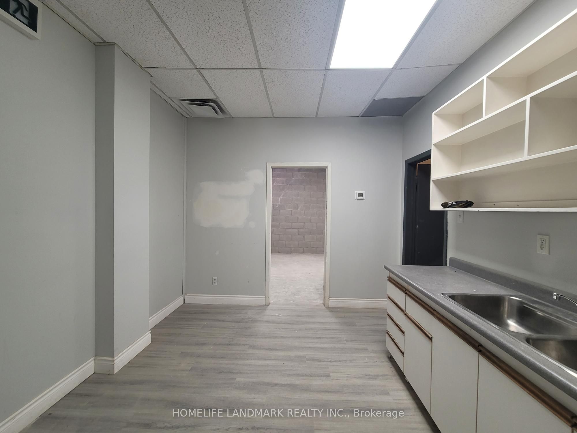 100 Amber Street 5 Property Photo 4