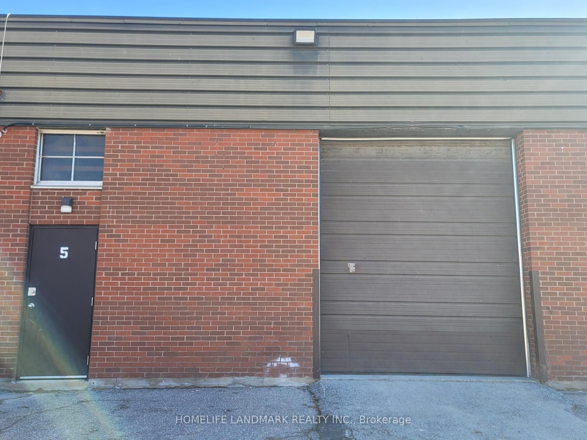 100 Amber Street 5 Property Photo 5