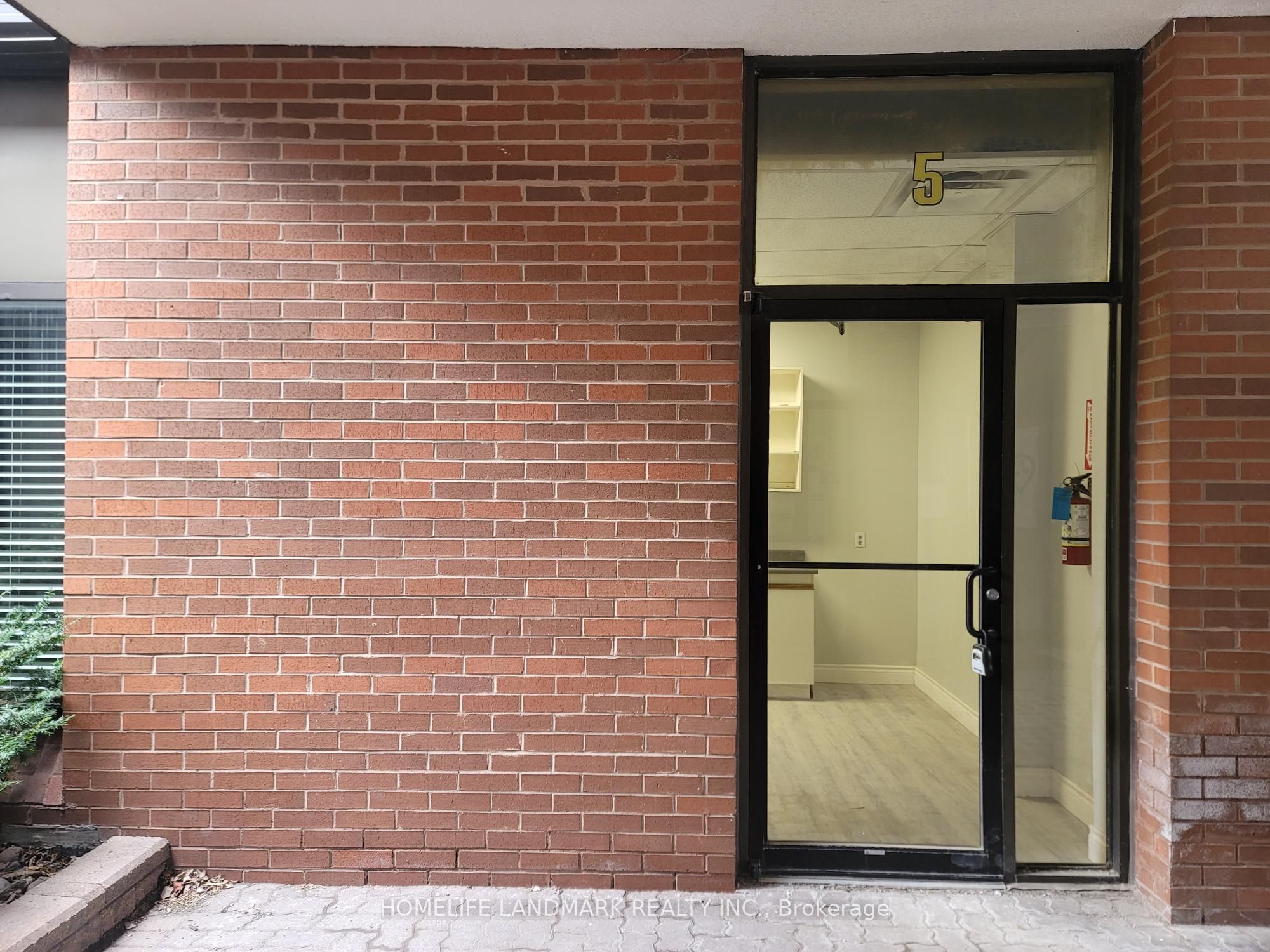 100 Amber Street 5 Property Photo 6