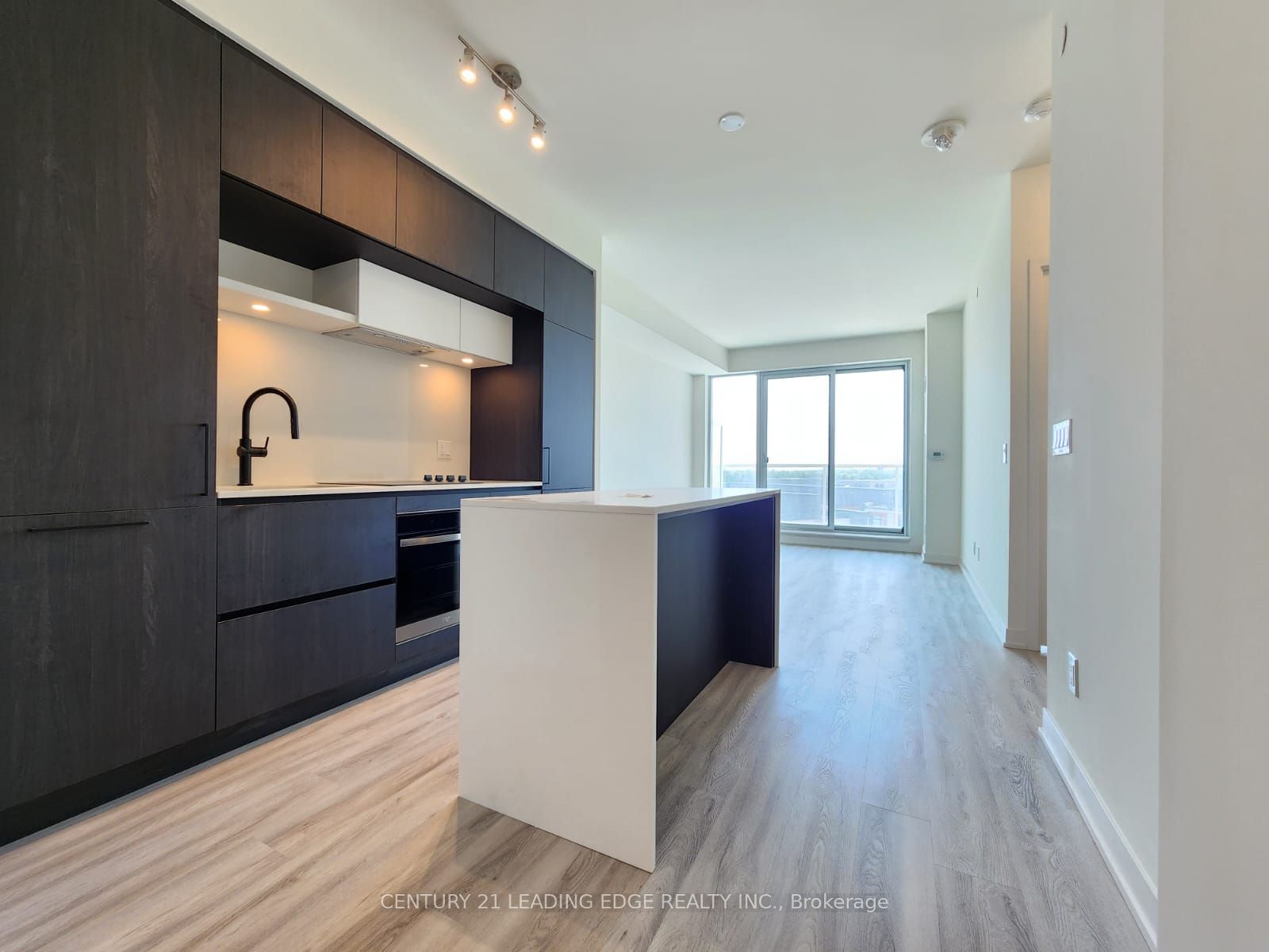 #618 - 6 David Eyer Road Property Photo 1