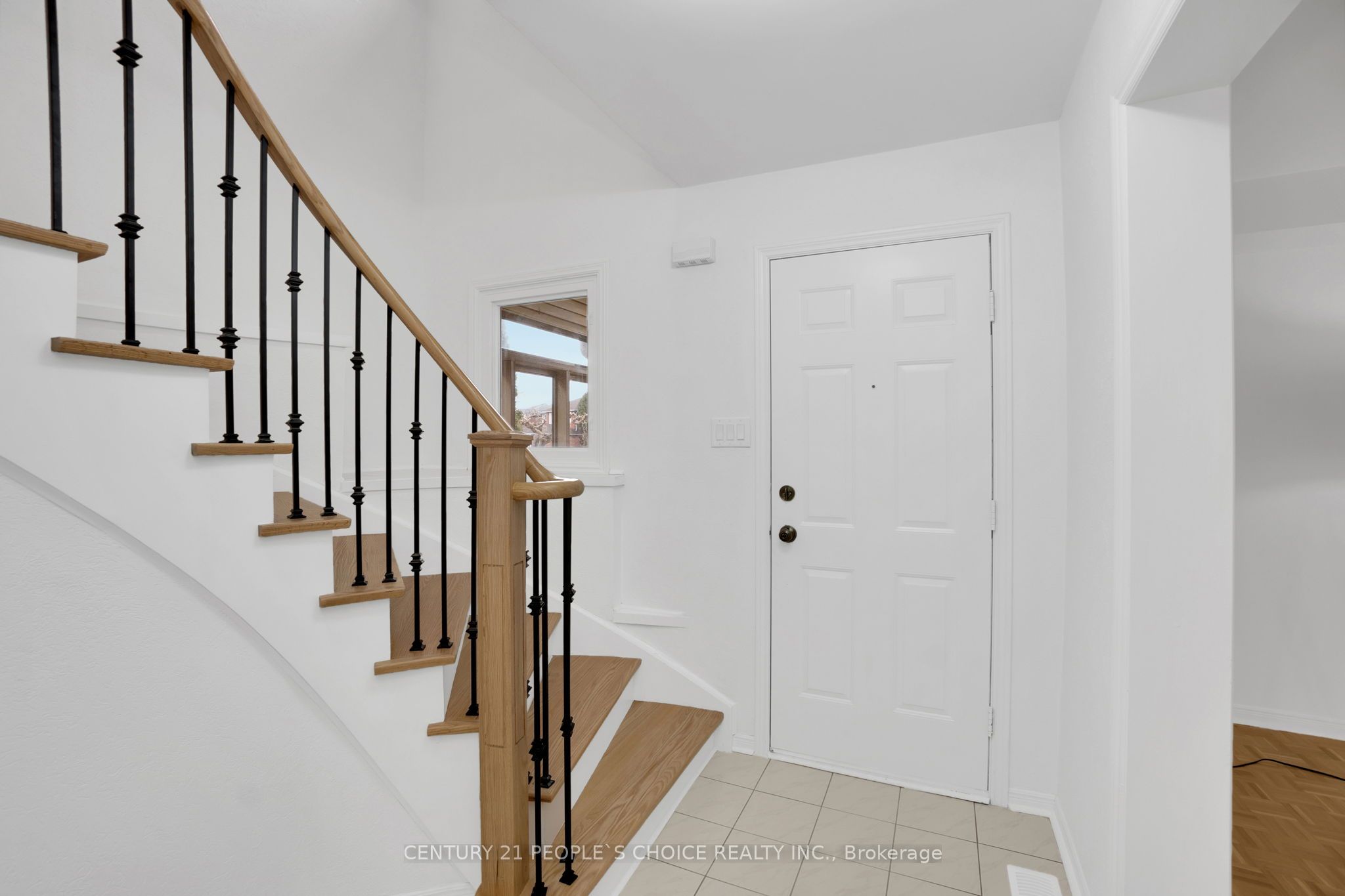 71 Links Road Property Photo 4