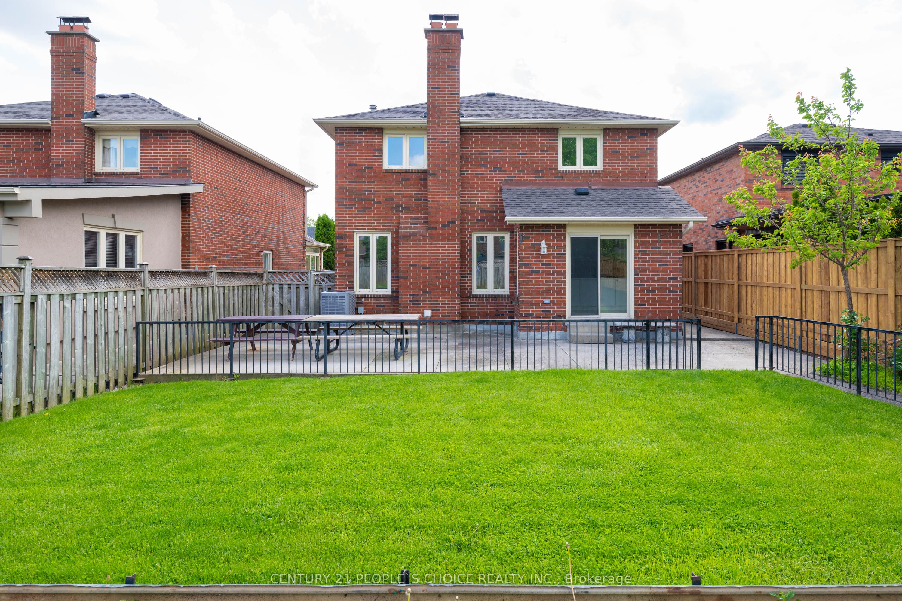 71 Links Road Property Photo 32