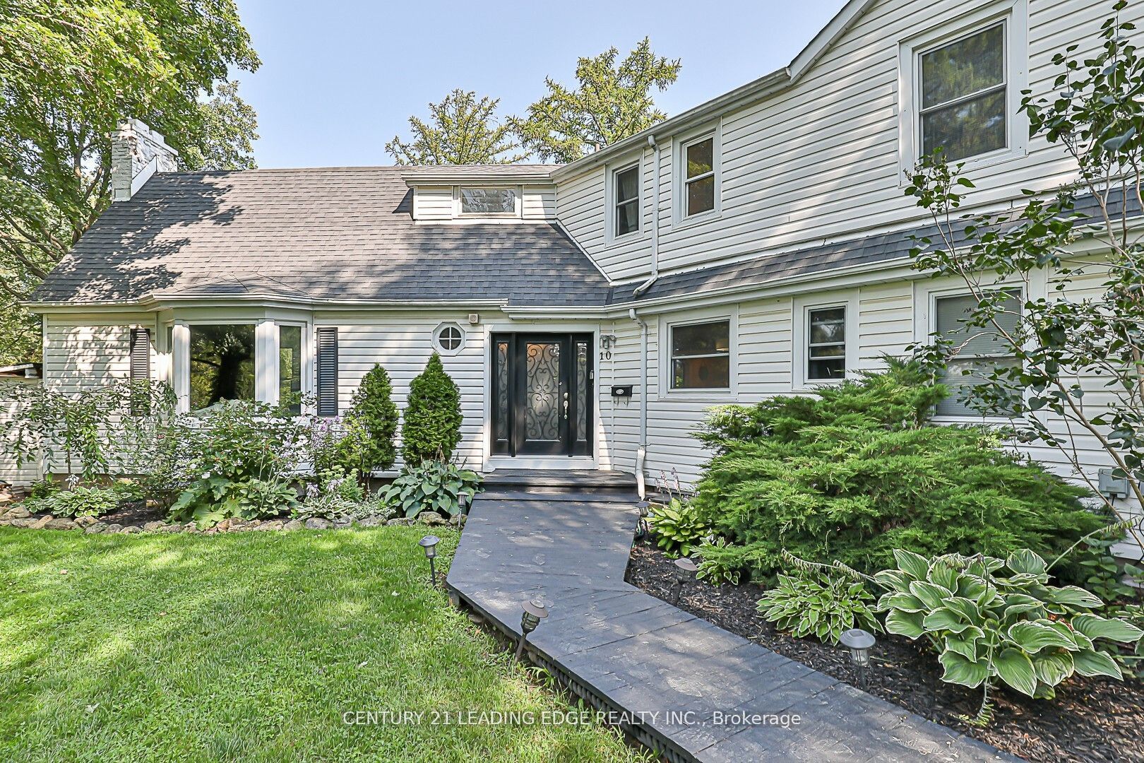 10 Yorkton Boulevard Property Photo 6