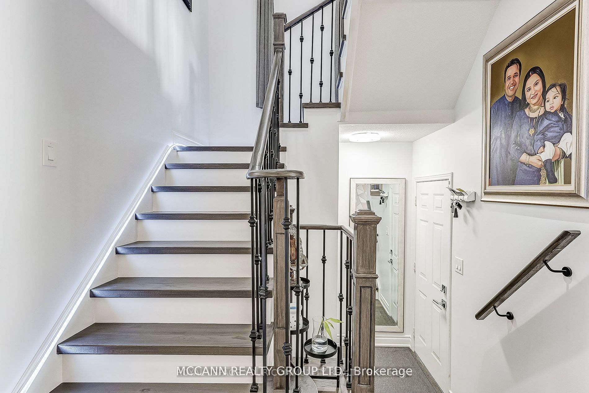 93 Revelstoke Crescent Property Photo 5