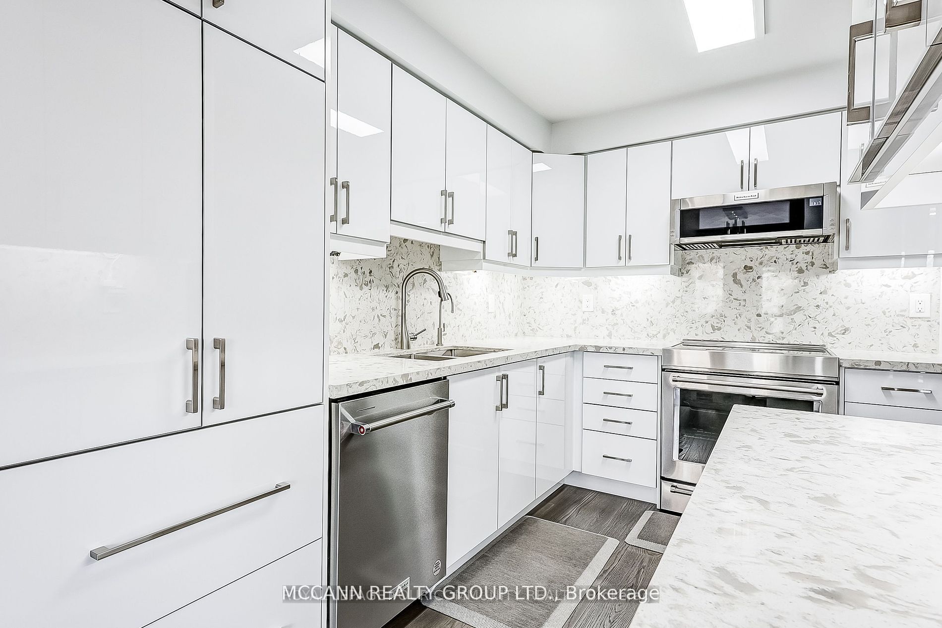 93 Revelstoke Crescent Property Photo 9