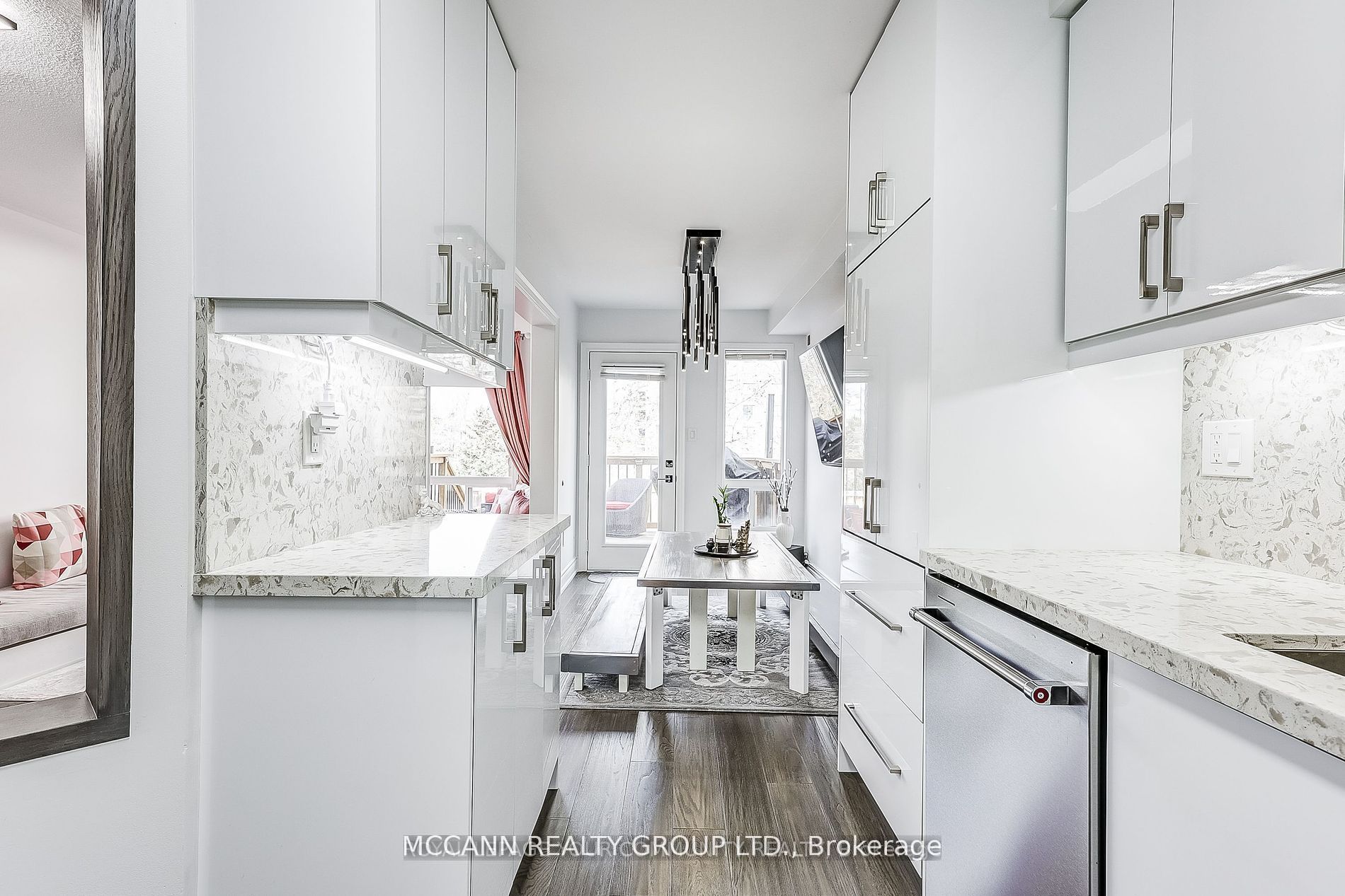 93 Revelstoke Crescent Property Photo 11