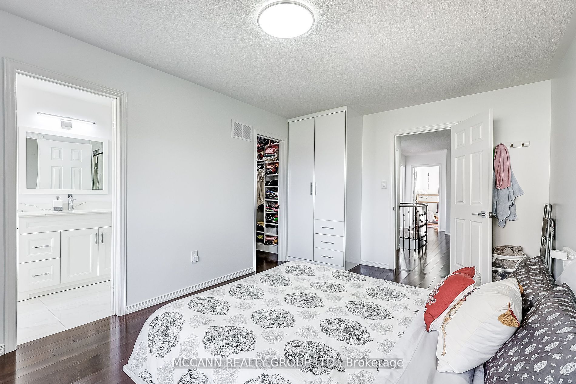 93 Revelstoke Crescent Property Photo 15