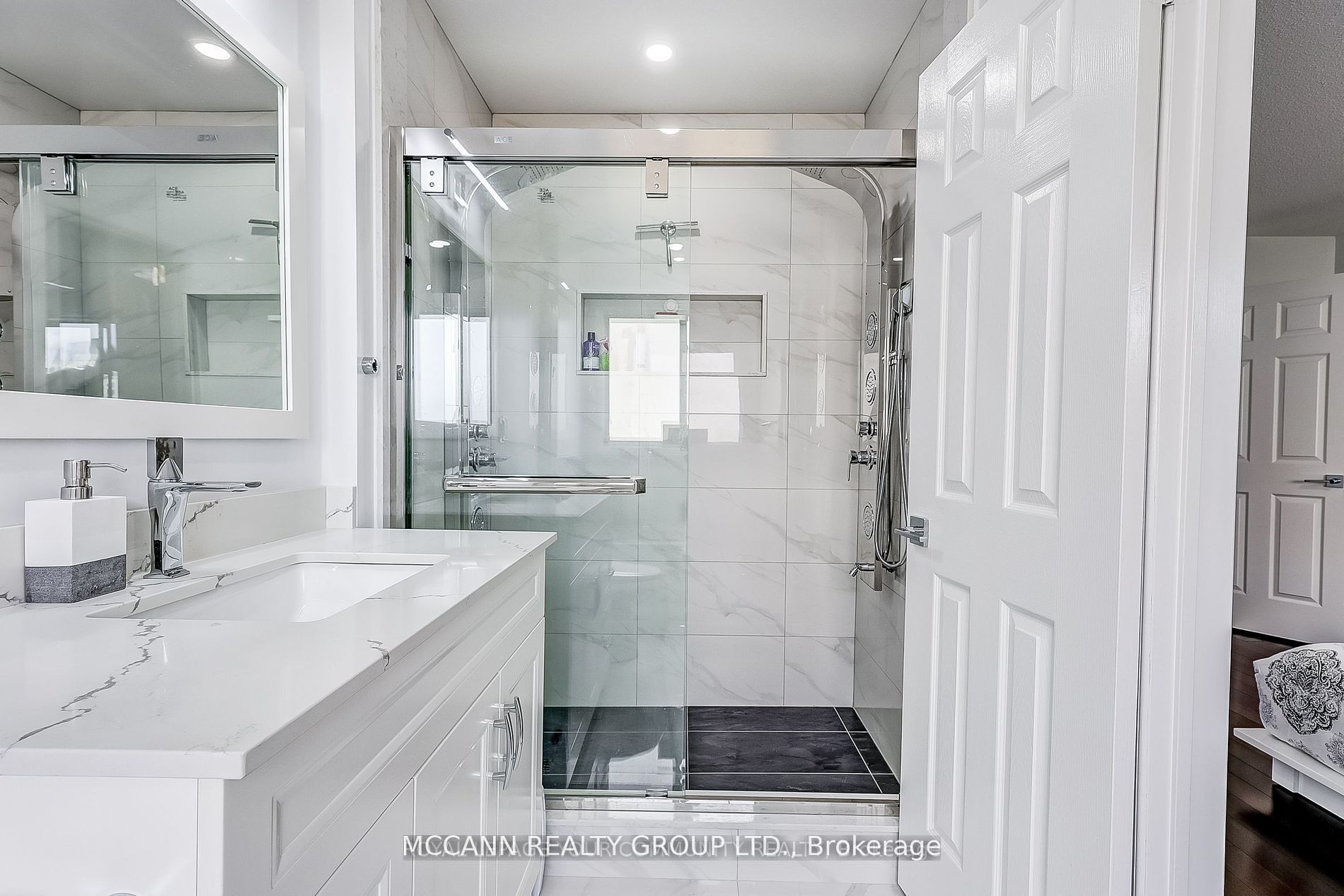 93 Revelstoke Crescent Property Photo 17