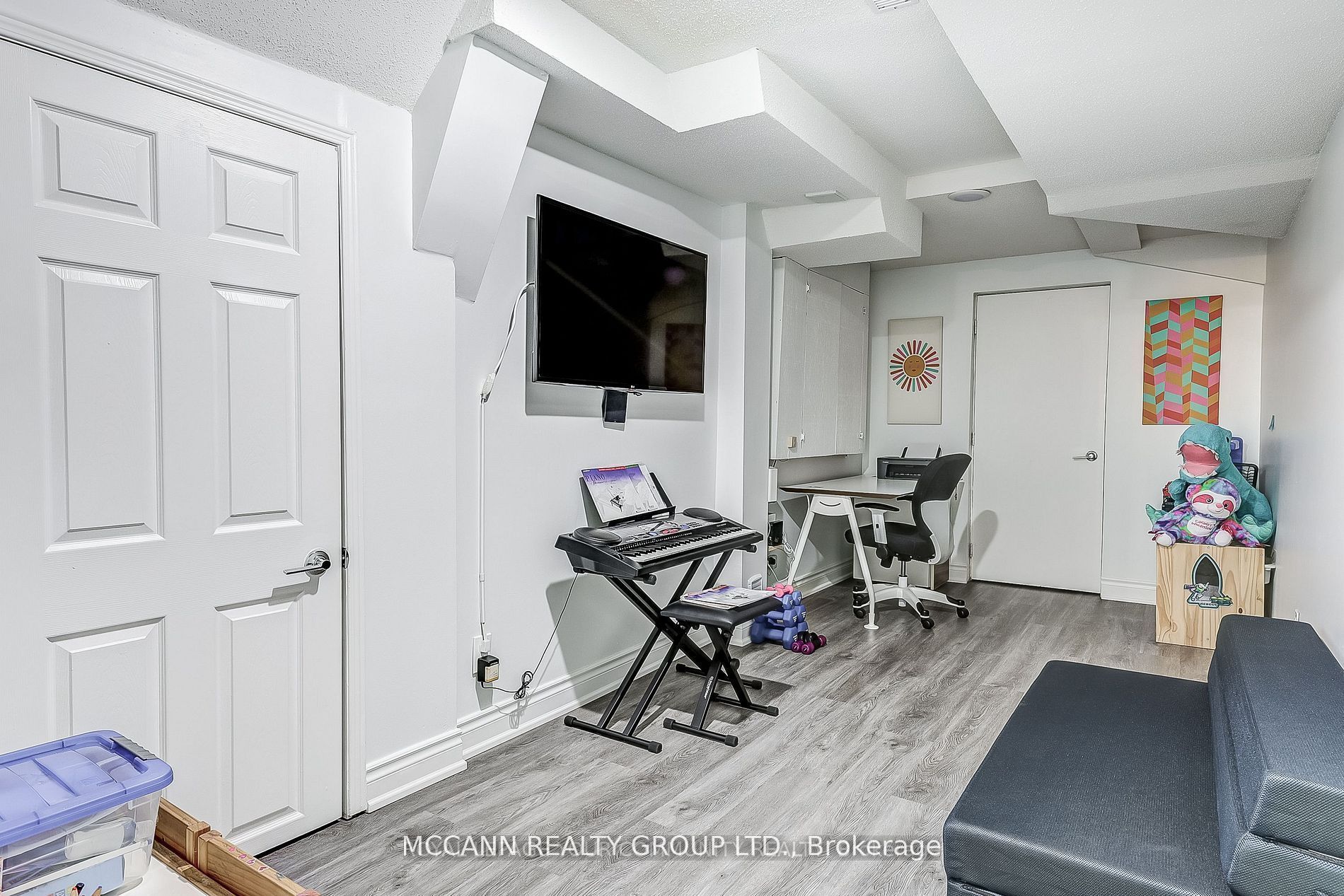 93 Revelstoke Crescent Property Photo 22