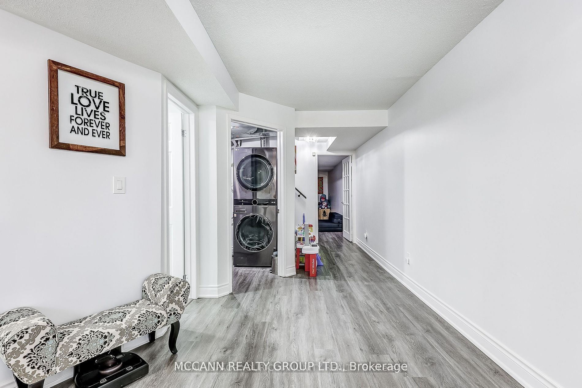 93 Revelstoke Crescent Property Photo 25