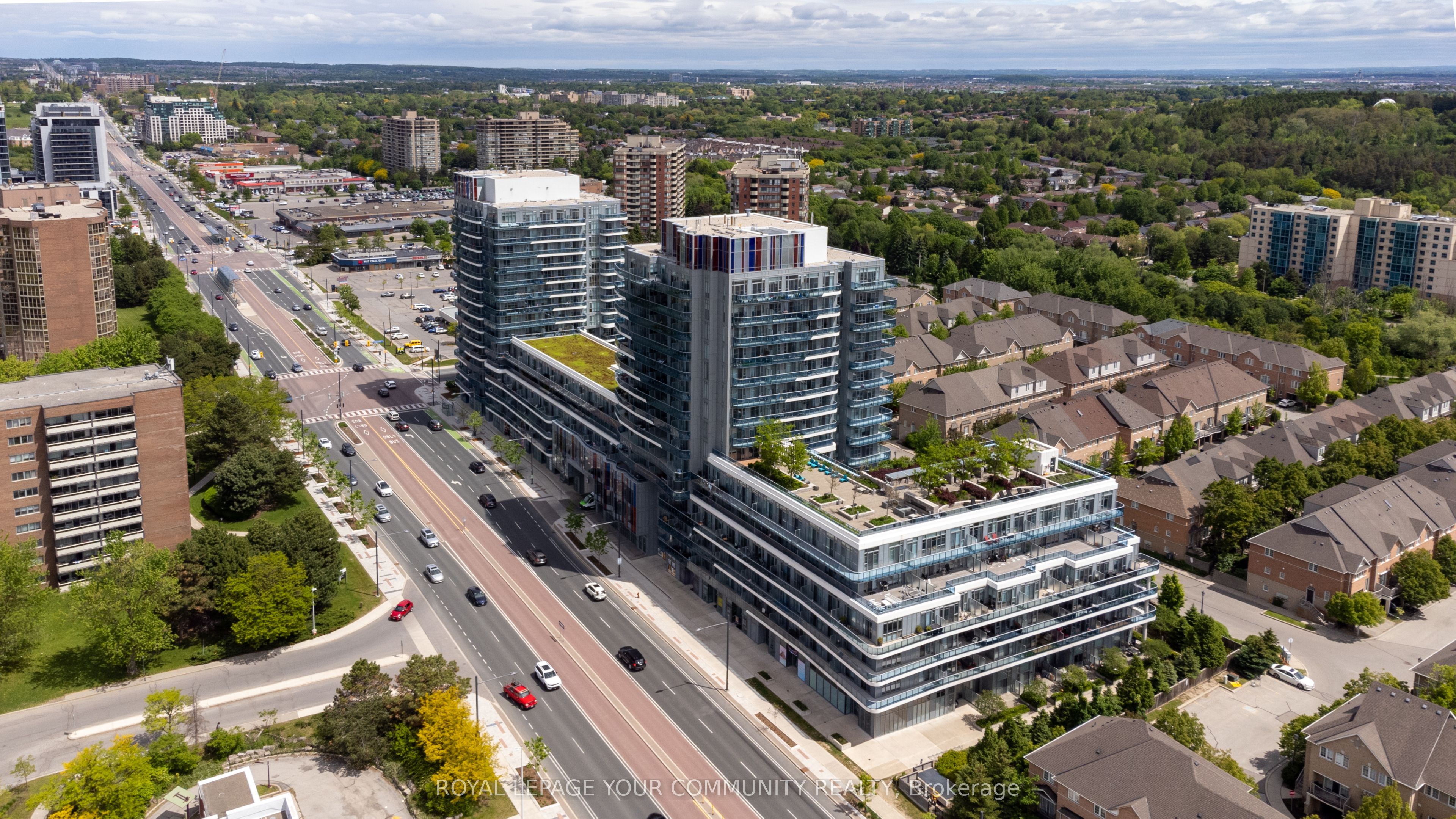9471 Yonge St Property Photo 1