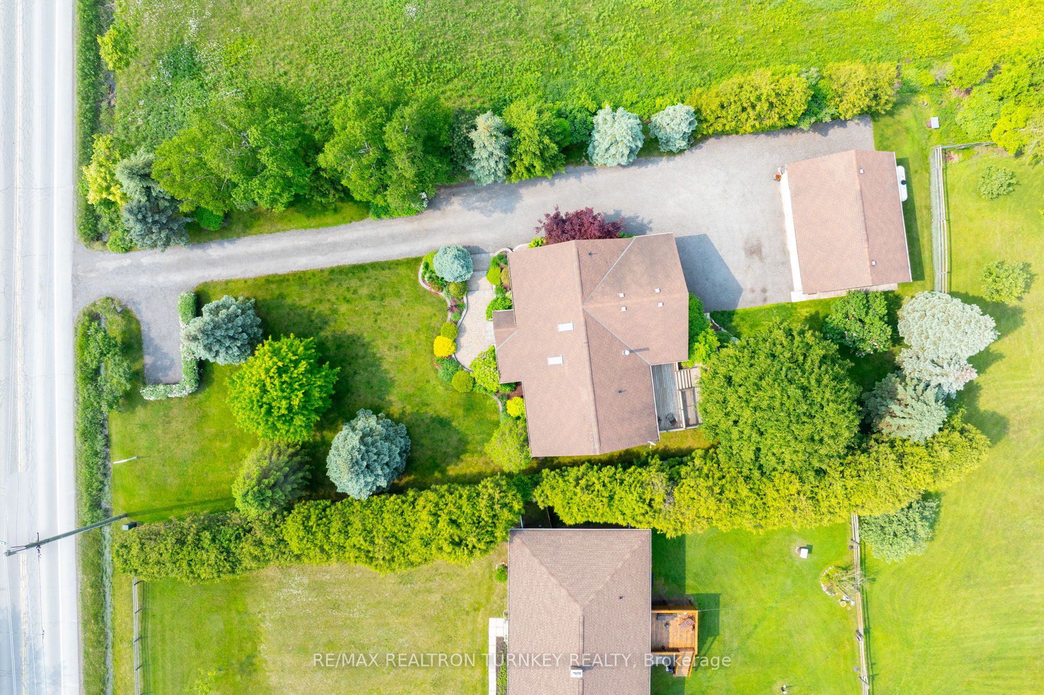 20173 Bathurst Street Property Photo 3