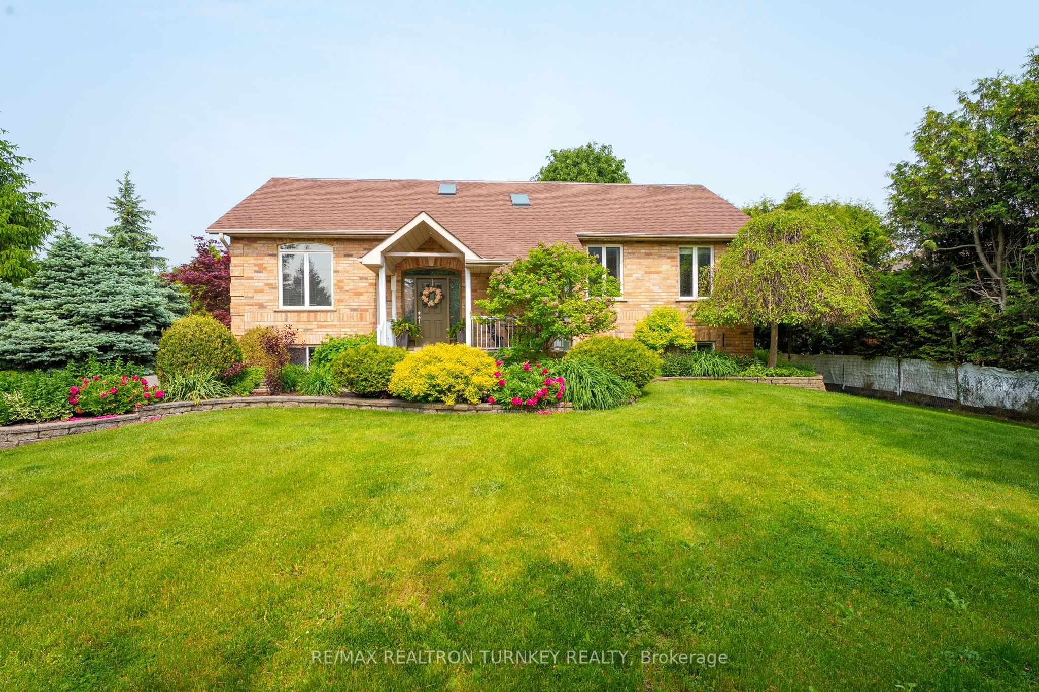 20173 Bathurst Street Property Photo 4