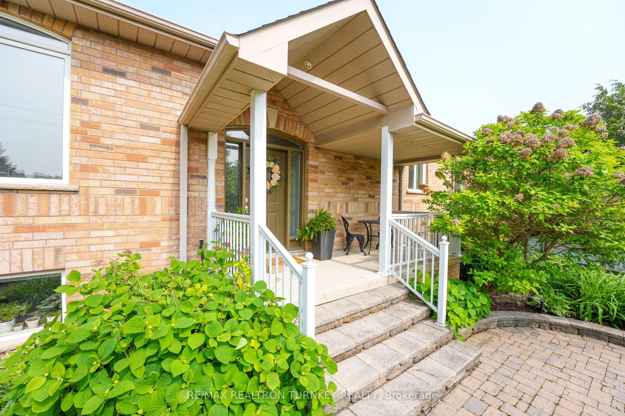 20173 Bathurst Street Property Photo 5