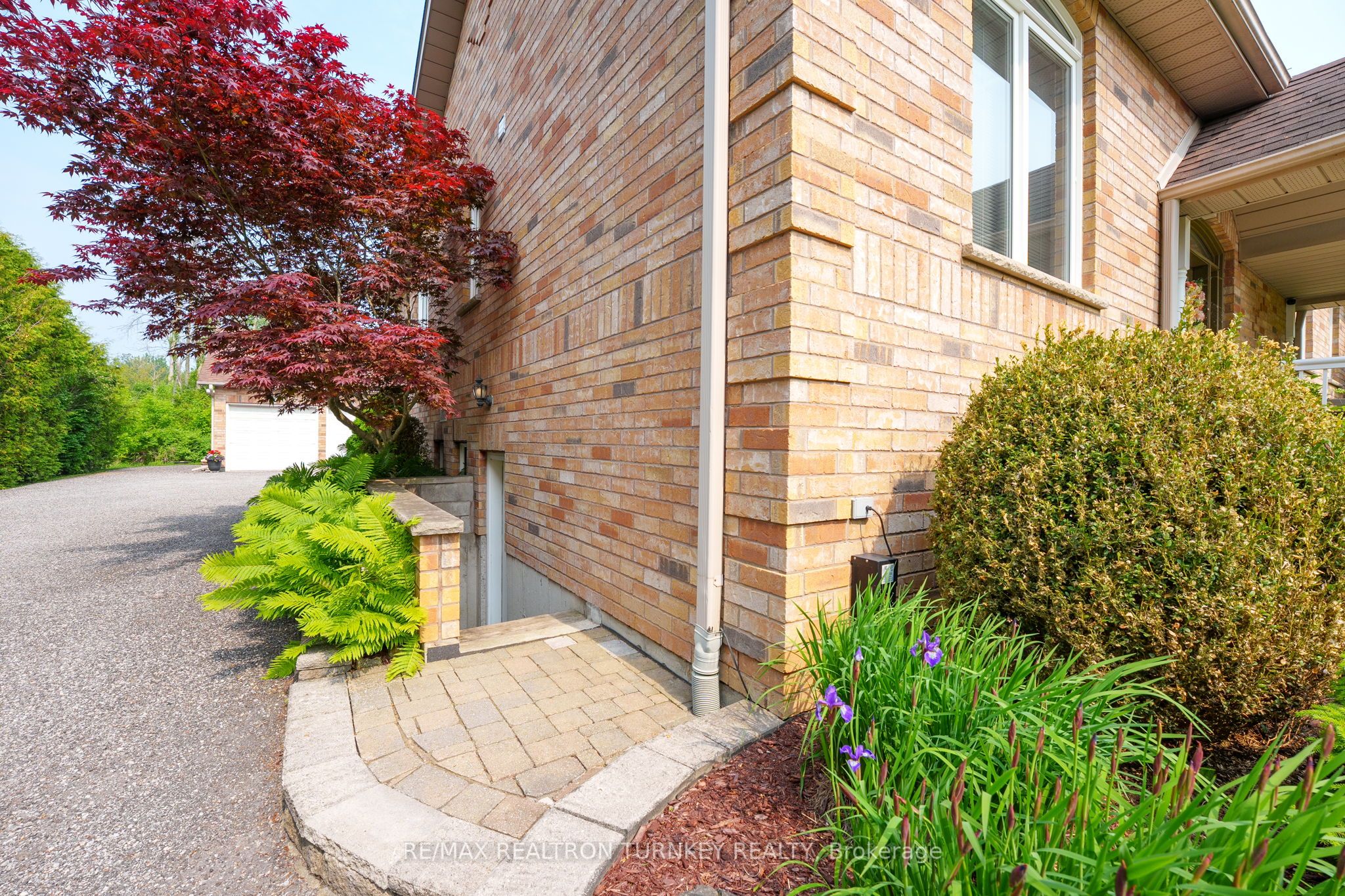 20173 Bathurst Street Property Photo 9