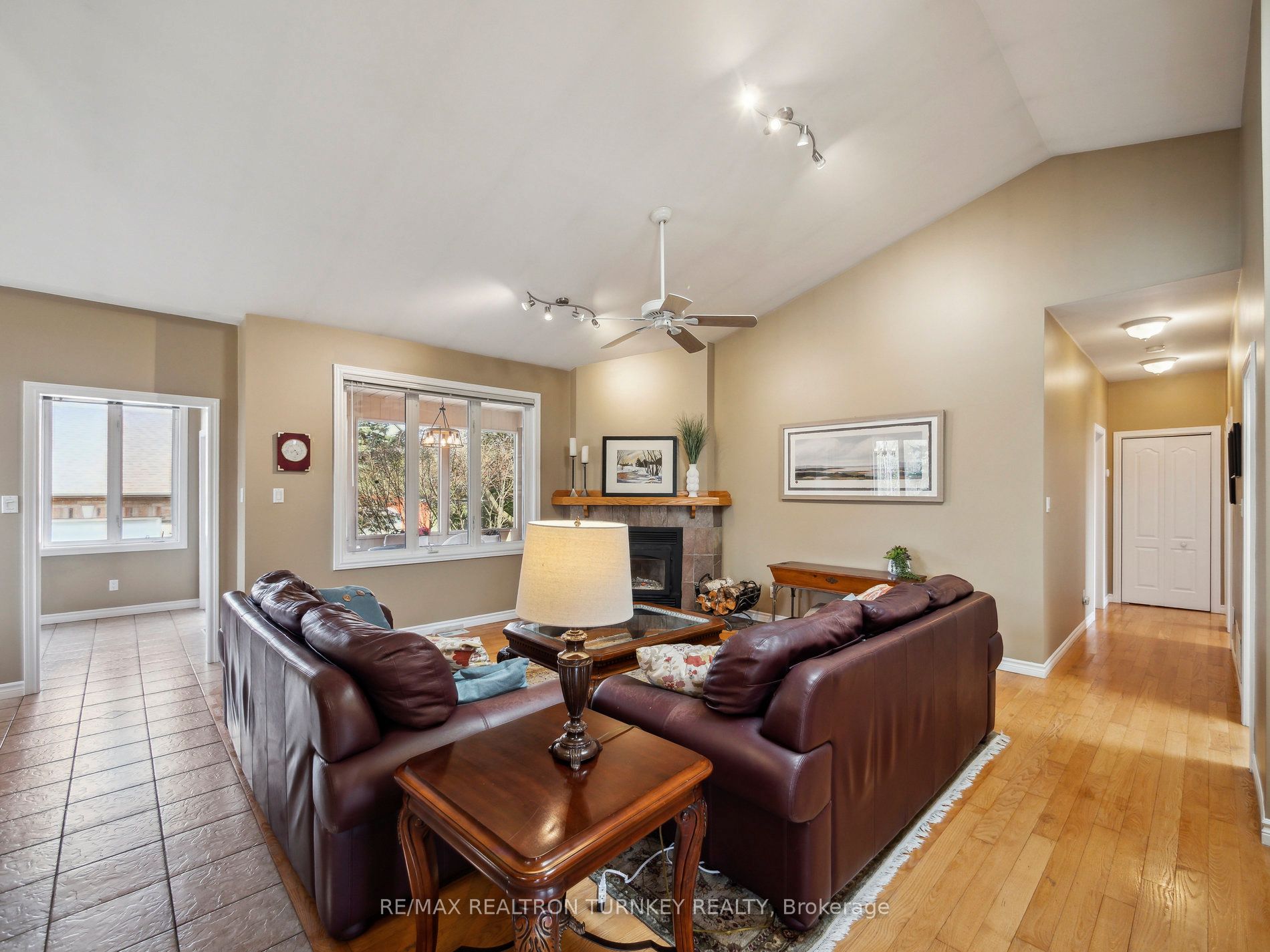 20173 Bathurst Street Property Photo 11
