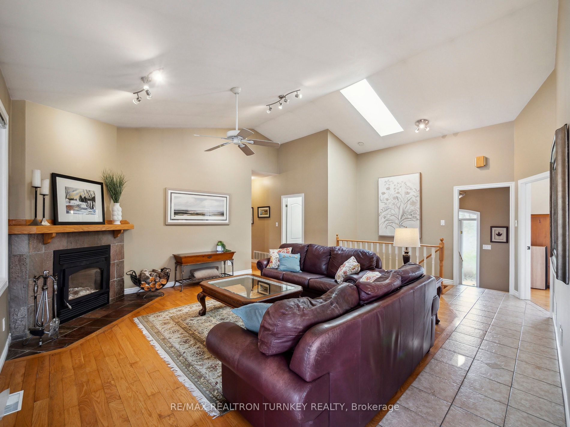 20173 Bathurst Street Property Photo 12
