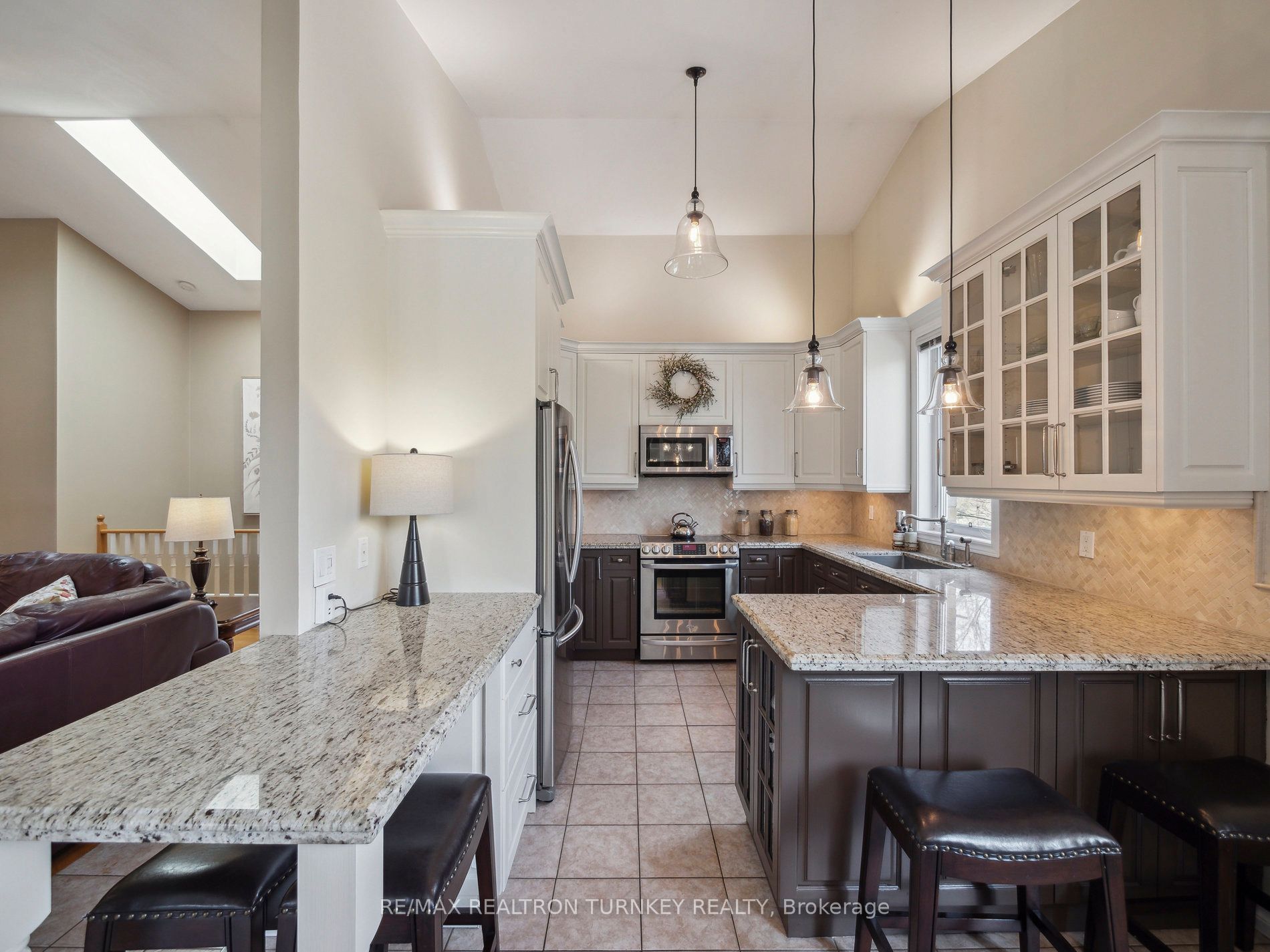 20173 Bathurst Street Property Photo 14