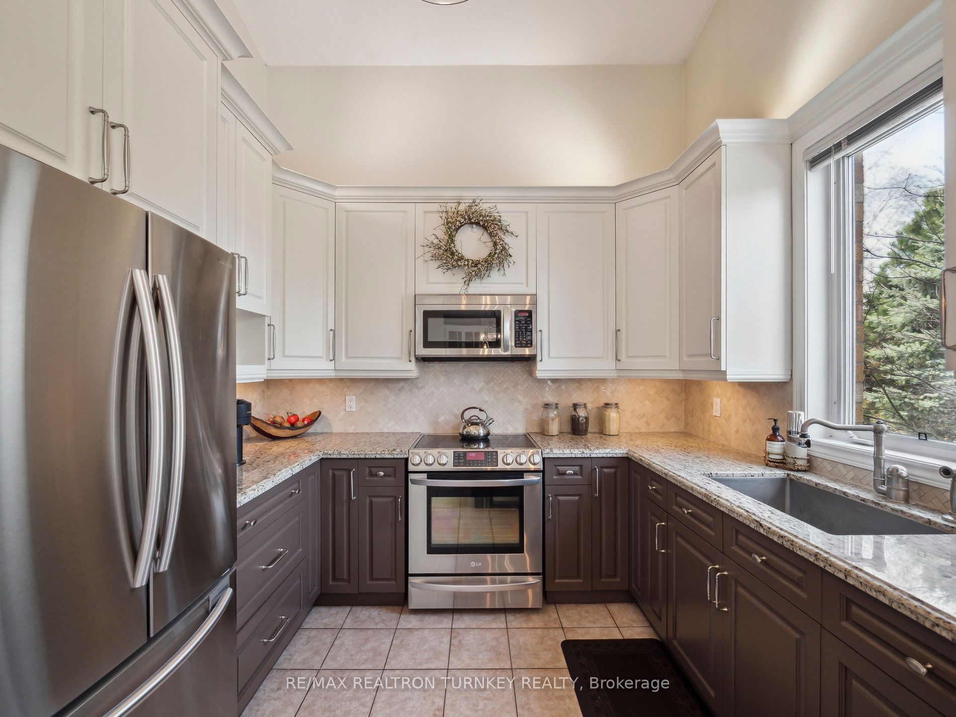 20173 Bathurst Street Property Photo 15