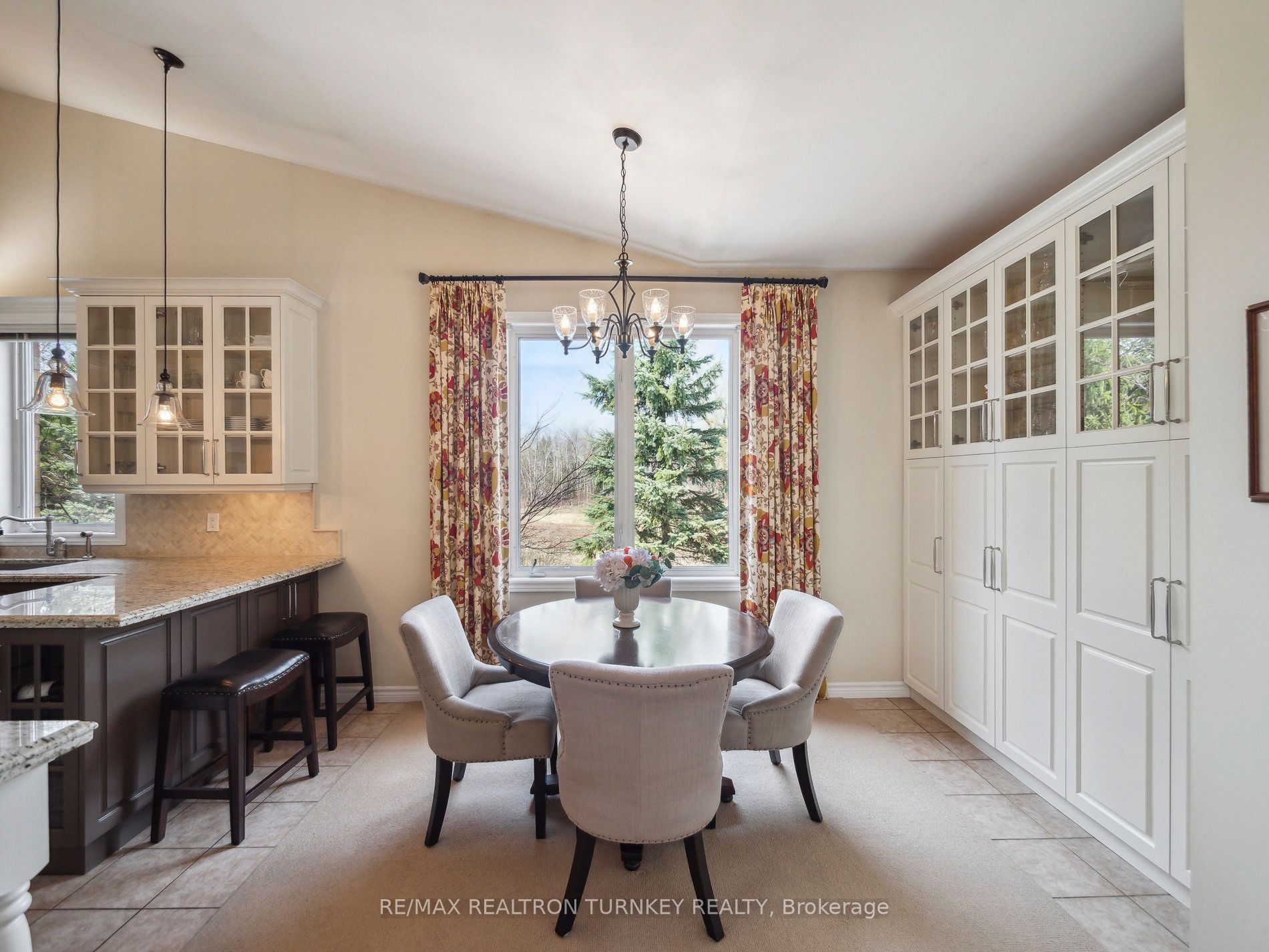 20173 Bathurst Street Property Photo 18