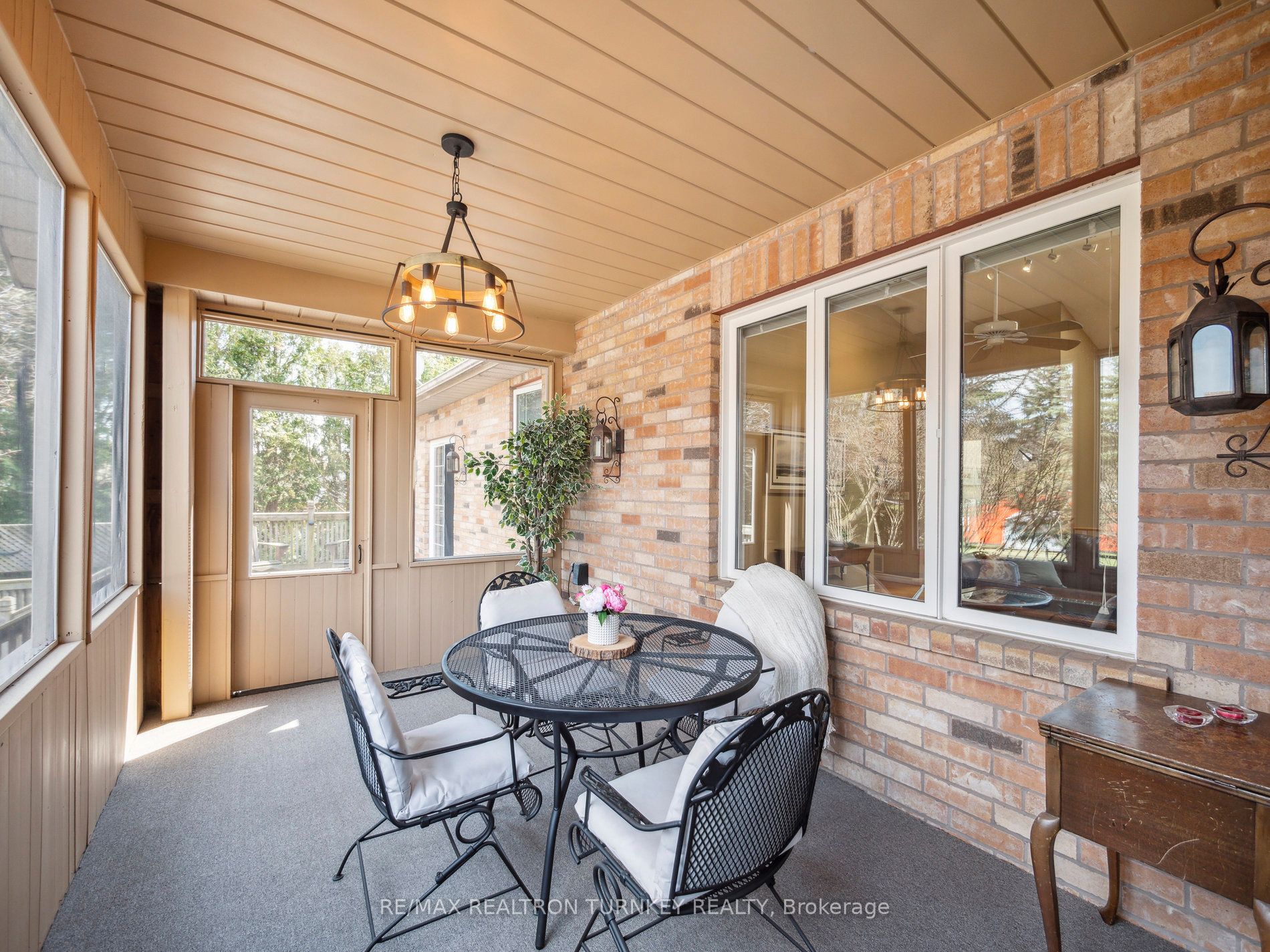 20173 Bathurst Street Property Photo 23