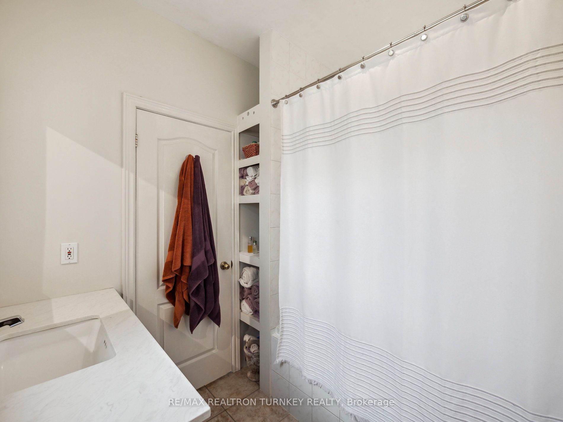 20173 Bathurst Street Property Photo 28