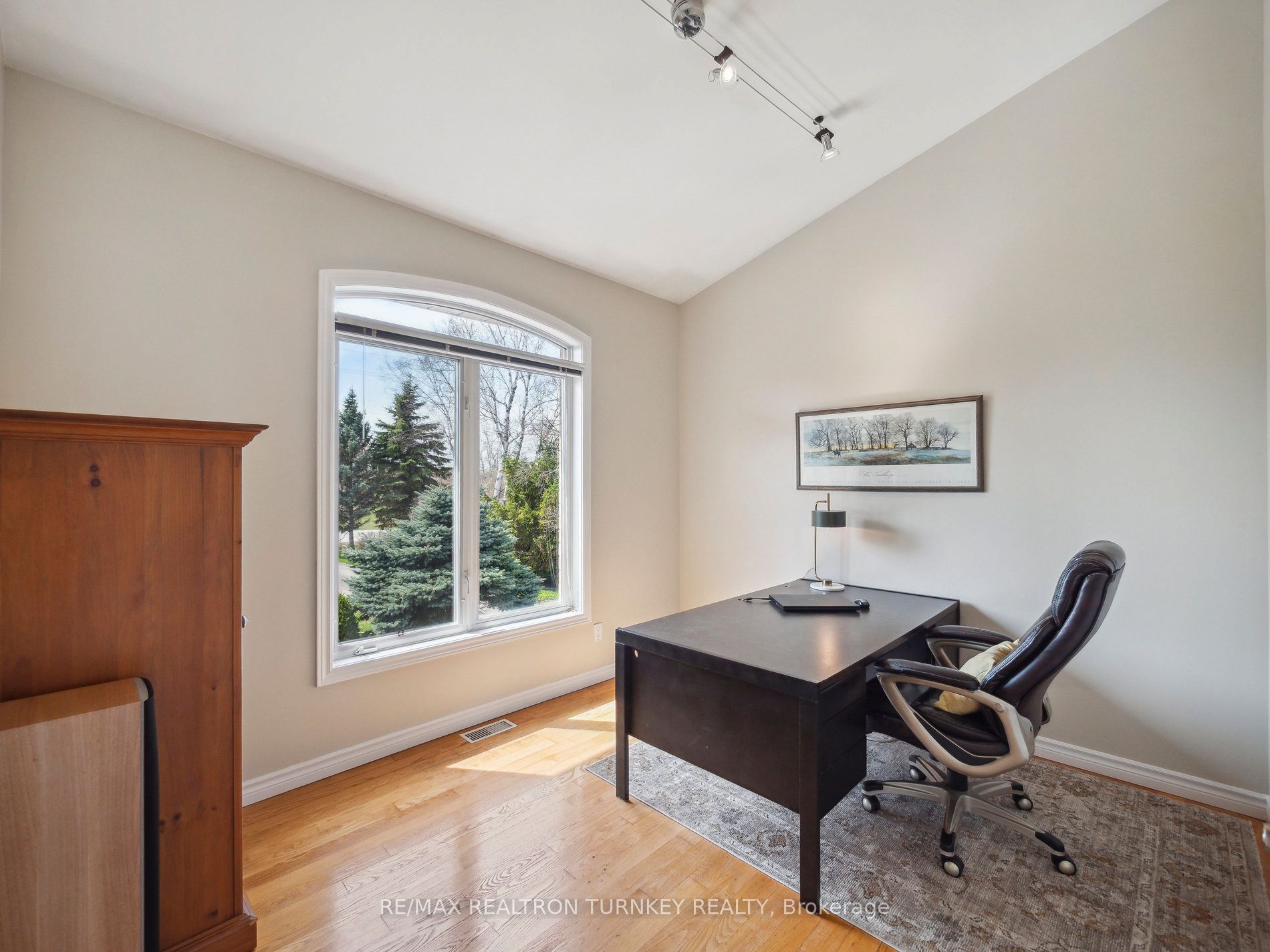 20173 Bathurst Street Property Photo 33