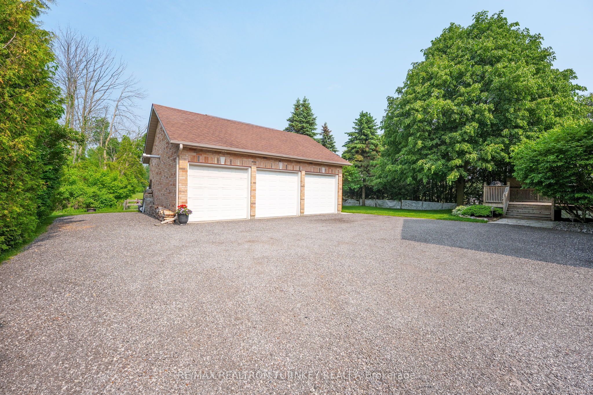 20173 Bathurst Street Property Photo 44