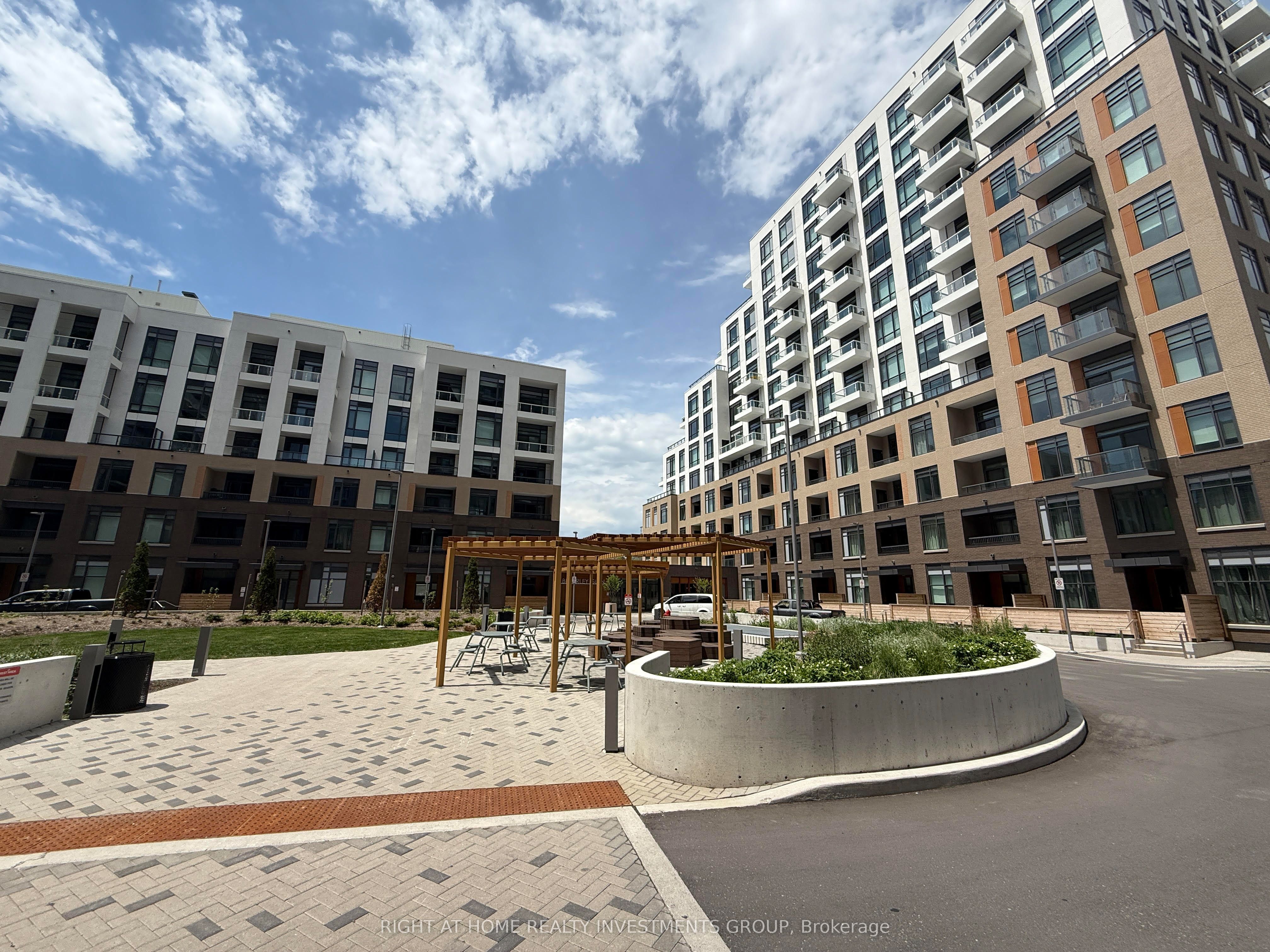 #208 - 8 Beverly Glen Street Property Photo 1