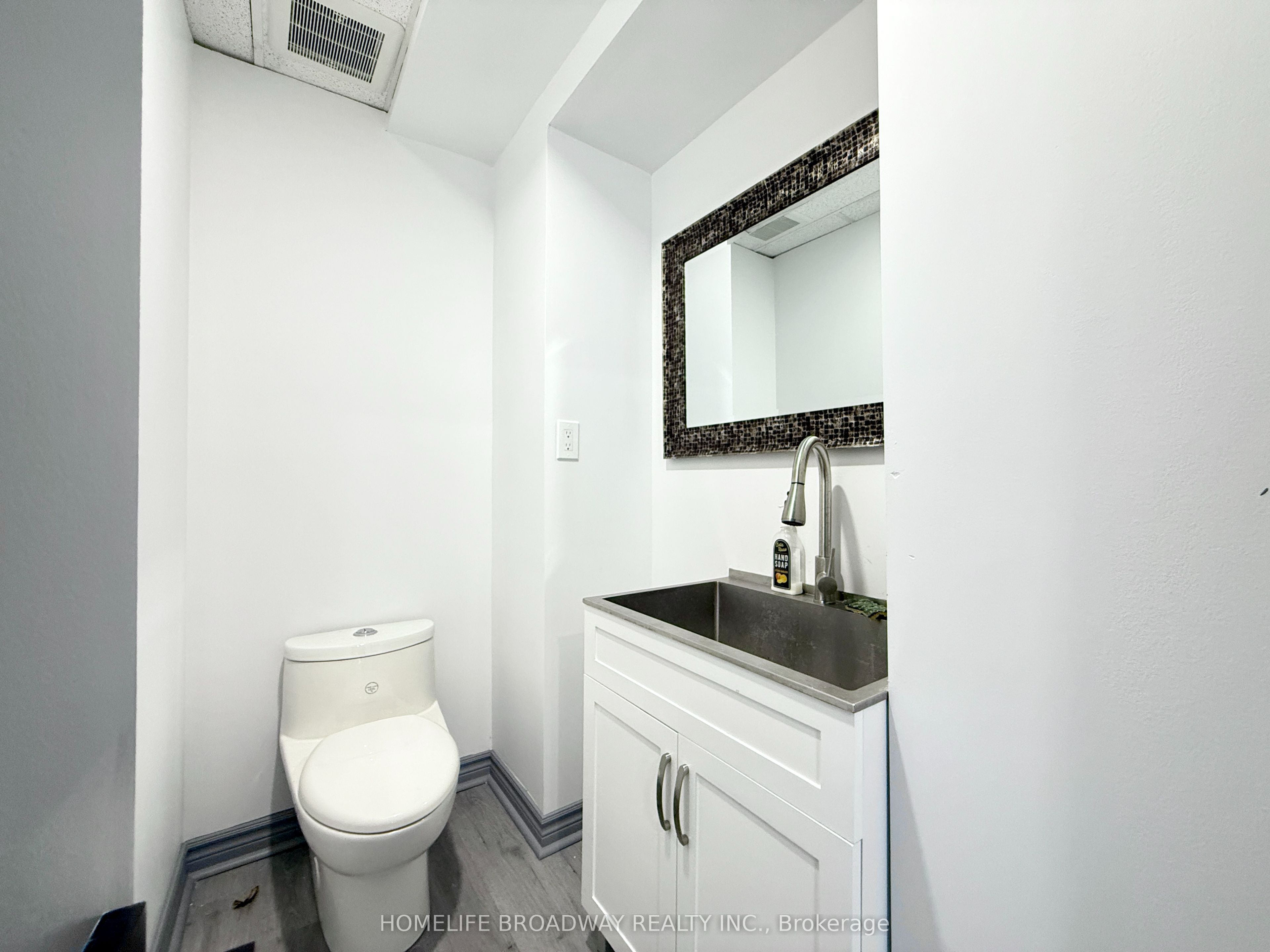 725 Denison Street B Property Photo 11