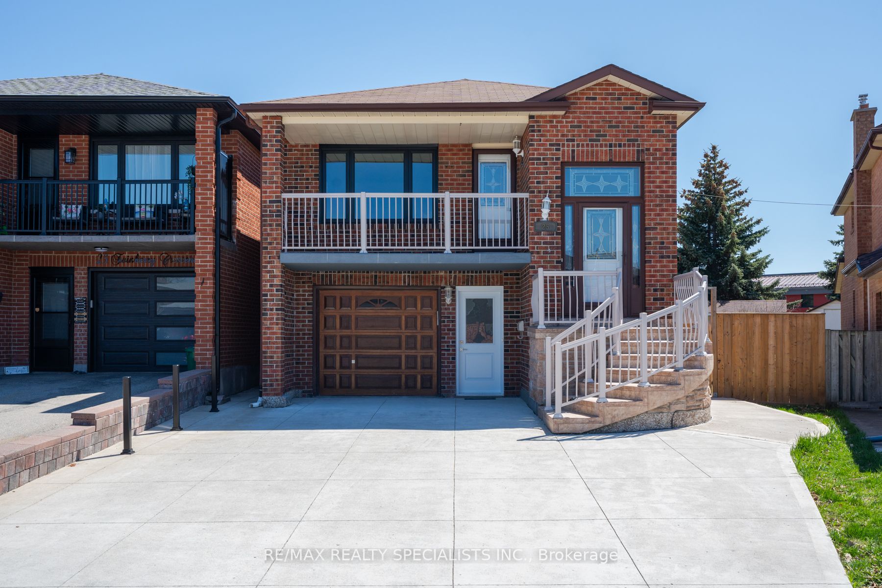 #upper - 25 Twinberry Crescent Property Photo 1