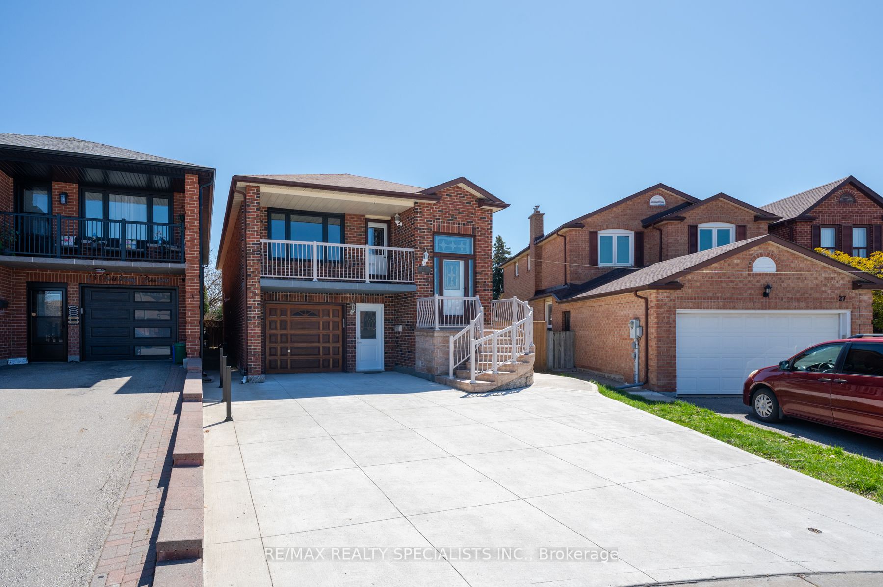 #upper - 25 Twinberry Crescent Property Photo 2