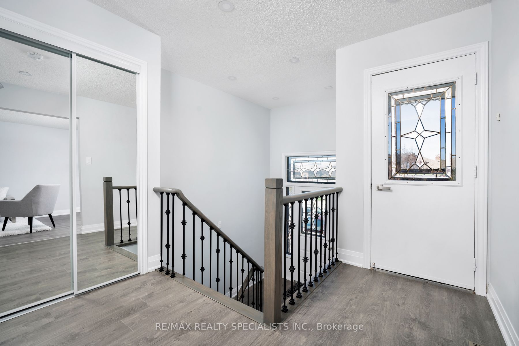 #upper - 25 Twinberry Crescent Property Photo 7