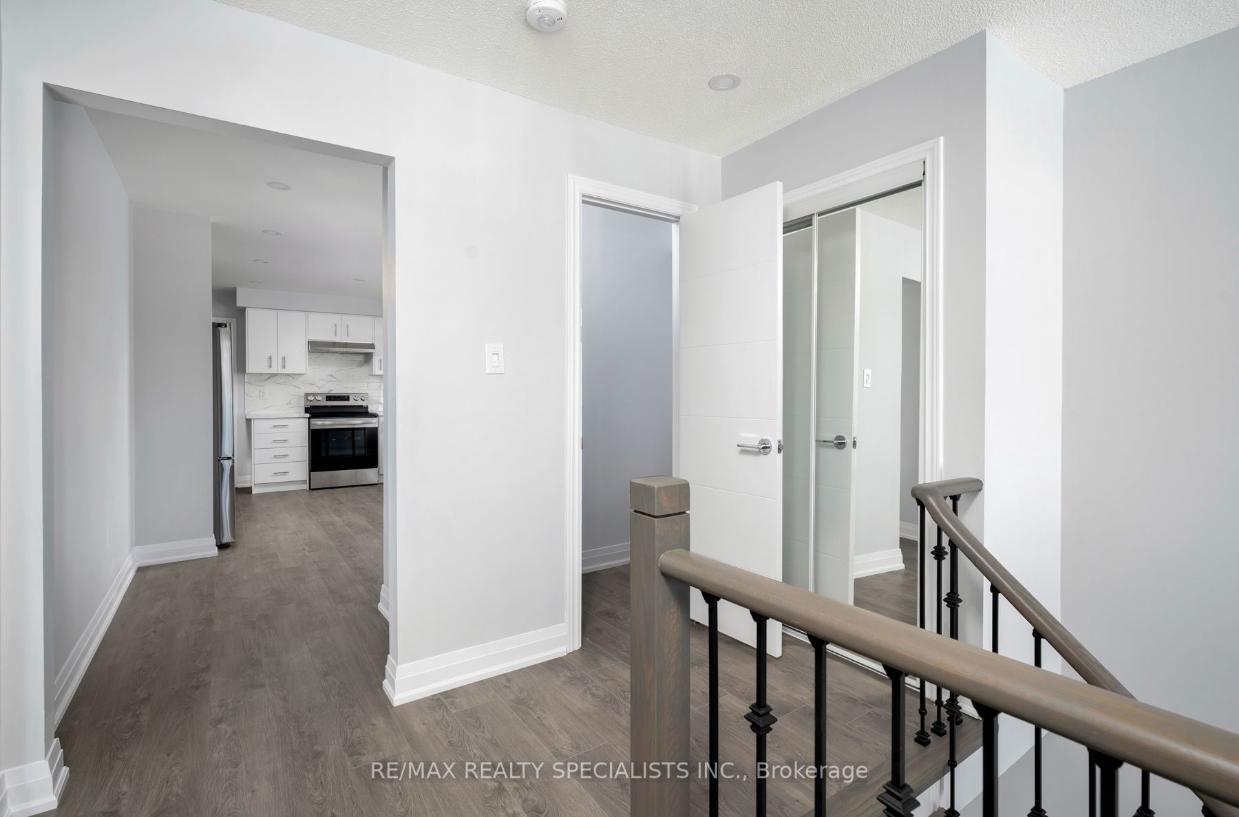 #upper - 25 Twinberry Crescent Property Photo 8