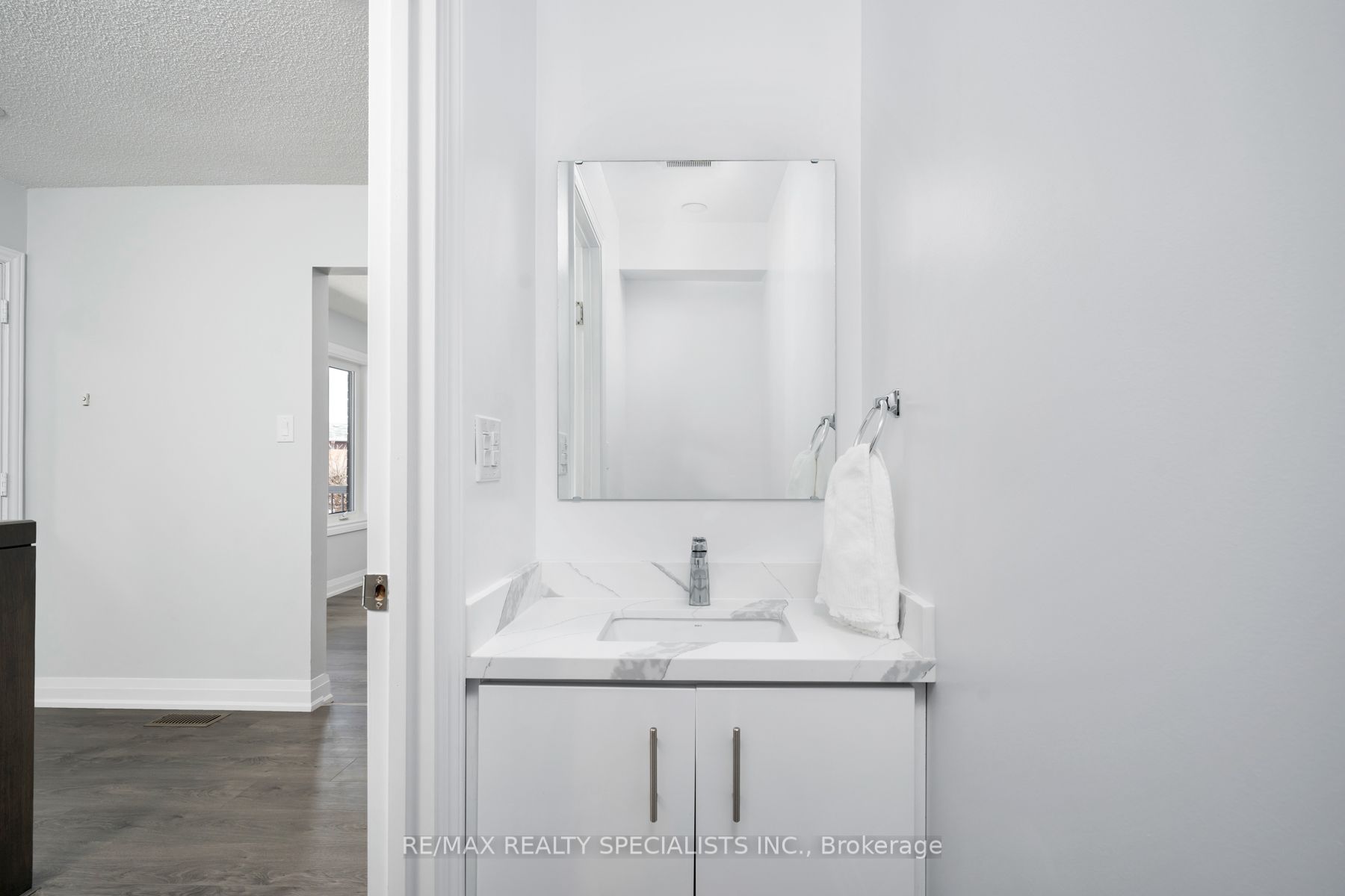 #upper - 25 Twinberry Crescent Property Photo 9