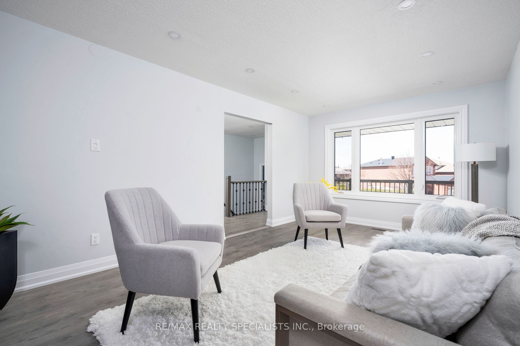 #upper - 25 Twinberry Crescent Property Photo 14