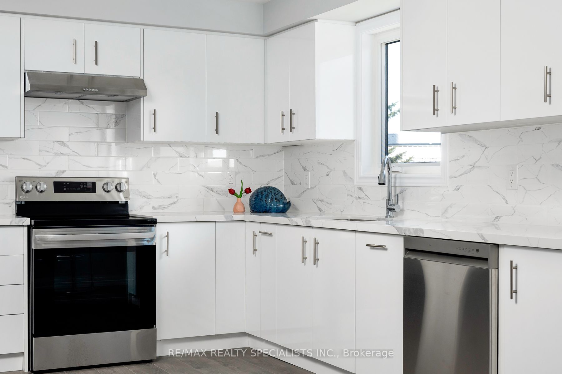 #upper - 25 Twinberry Crescent Property Photo 23