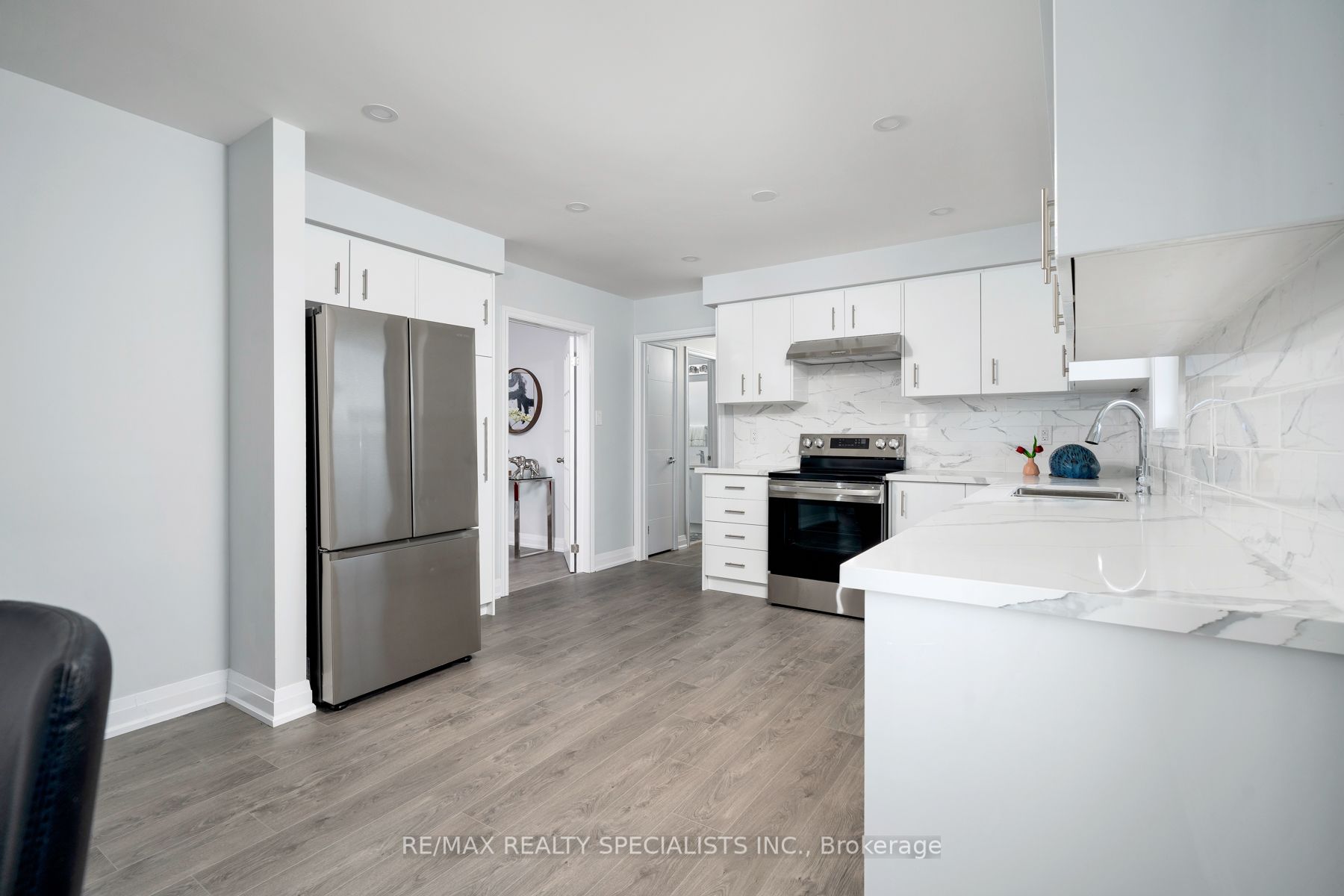 #upper - 25 Twinberry Crescent Property Photo 24