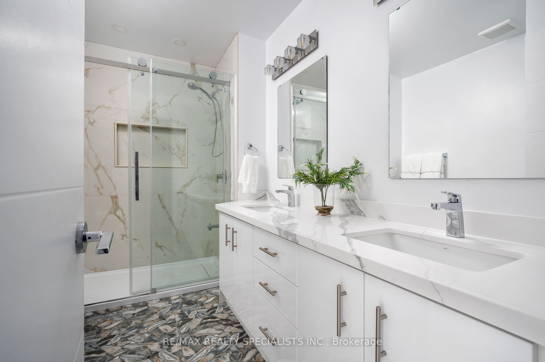 #upper - 25 Twinberry Crescent Property Photo 25