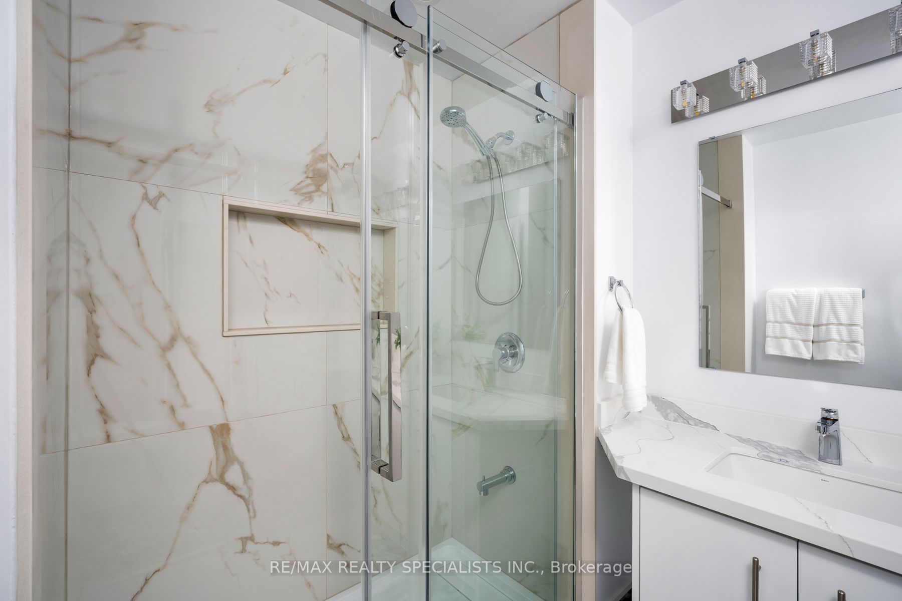 #upper - 25 Twinberry Crescent Property Photo 26