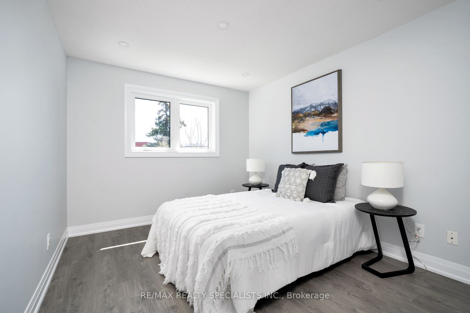 #upper - 25 Twinberry Crescent Property Photo 31