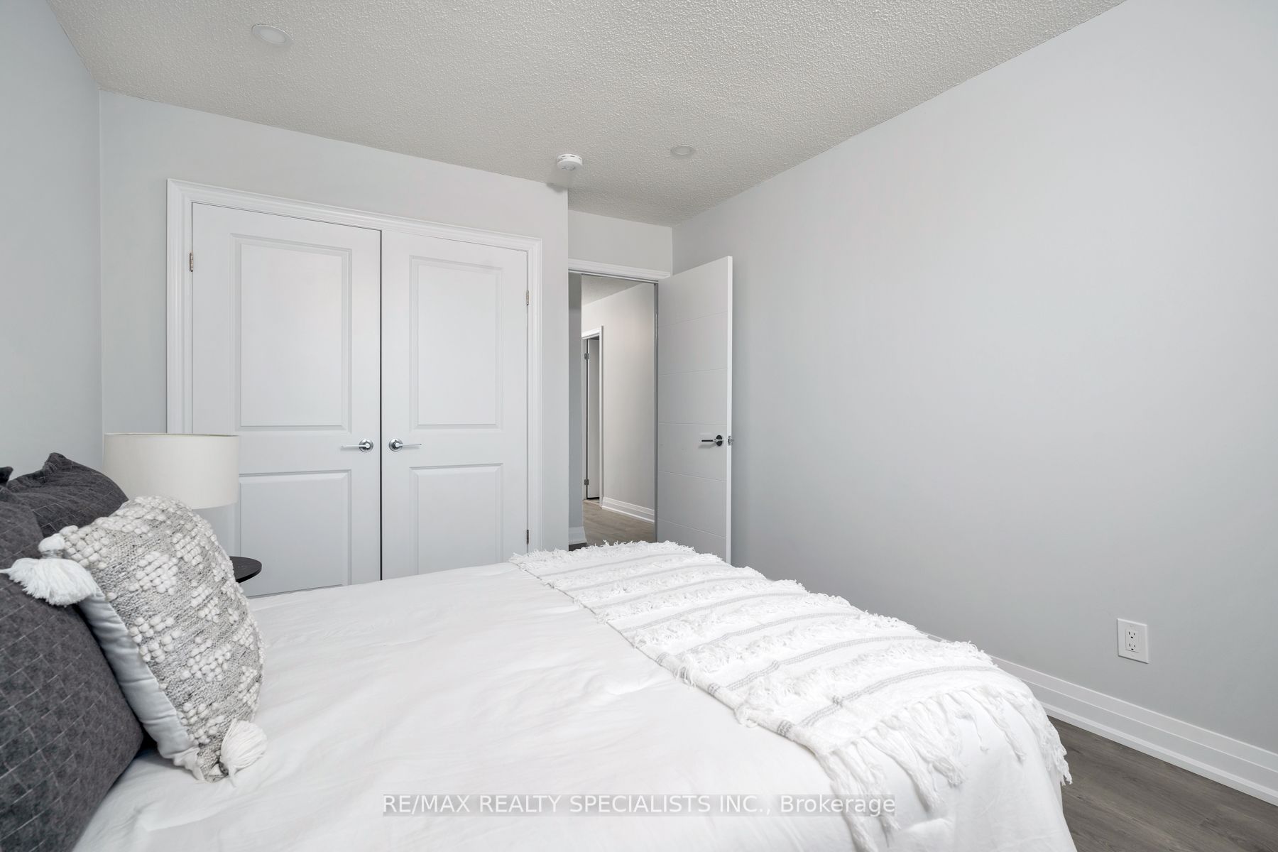 #upper - 25 Twinberry Crescent Property Photo 33