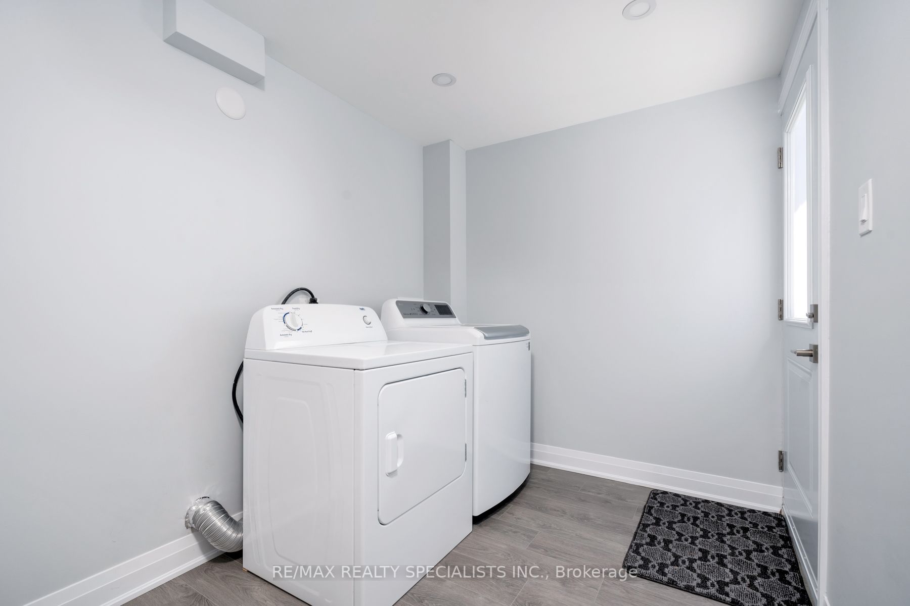 #upper - 25 Twinberry Crescent Property Photo 43