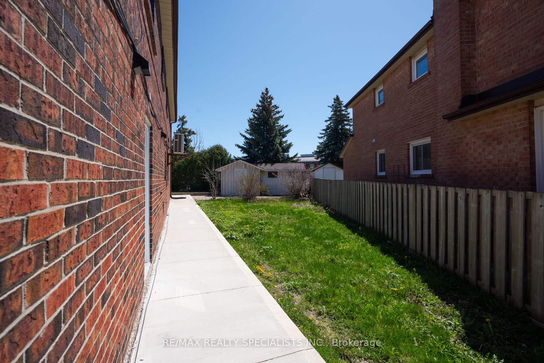 #upper - 25 Twinberry Crescent Property Photo 46