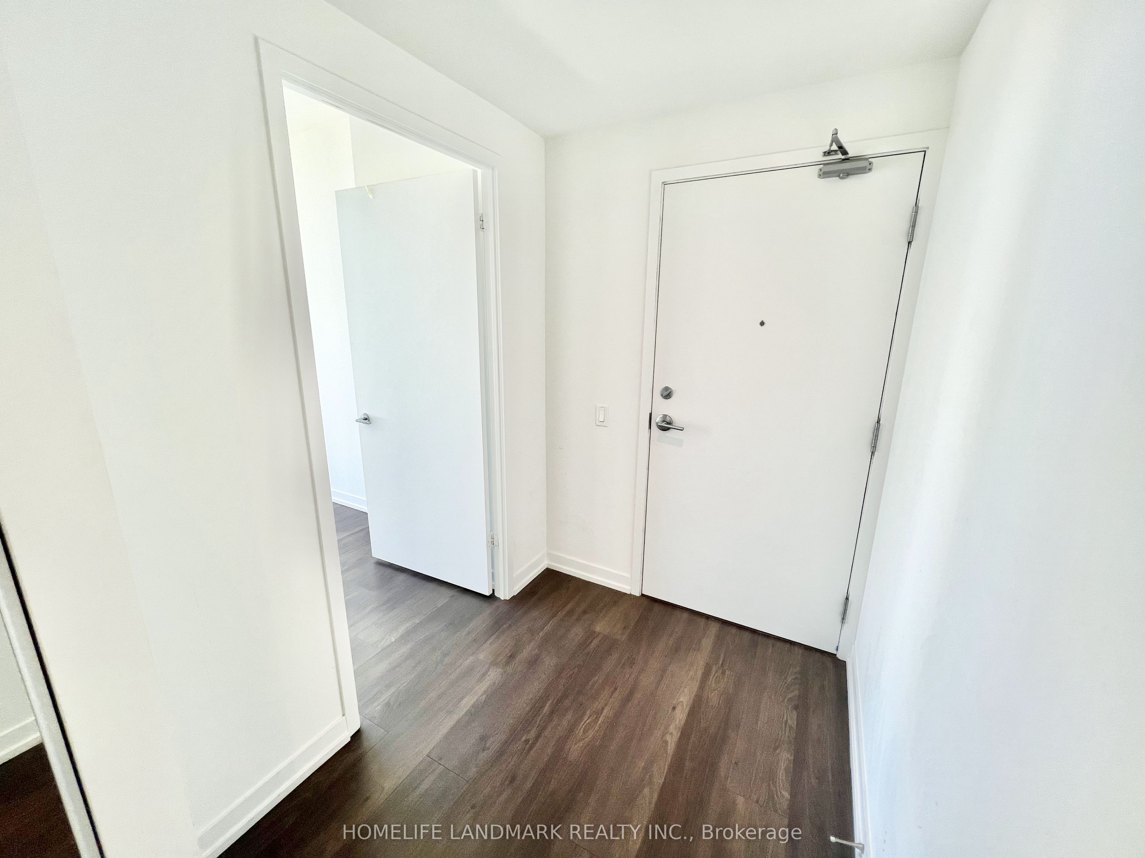 #3702 - 5 Buttermill Avenue Property Photo 8