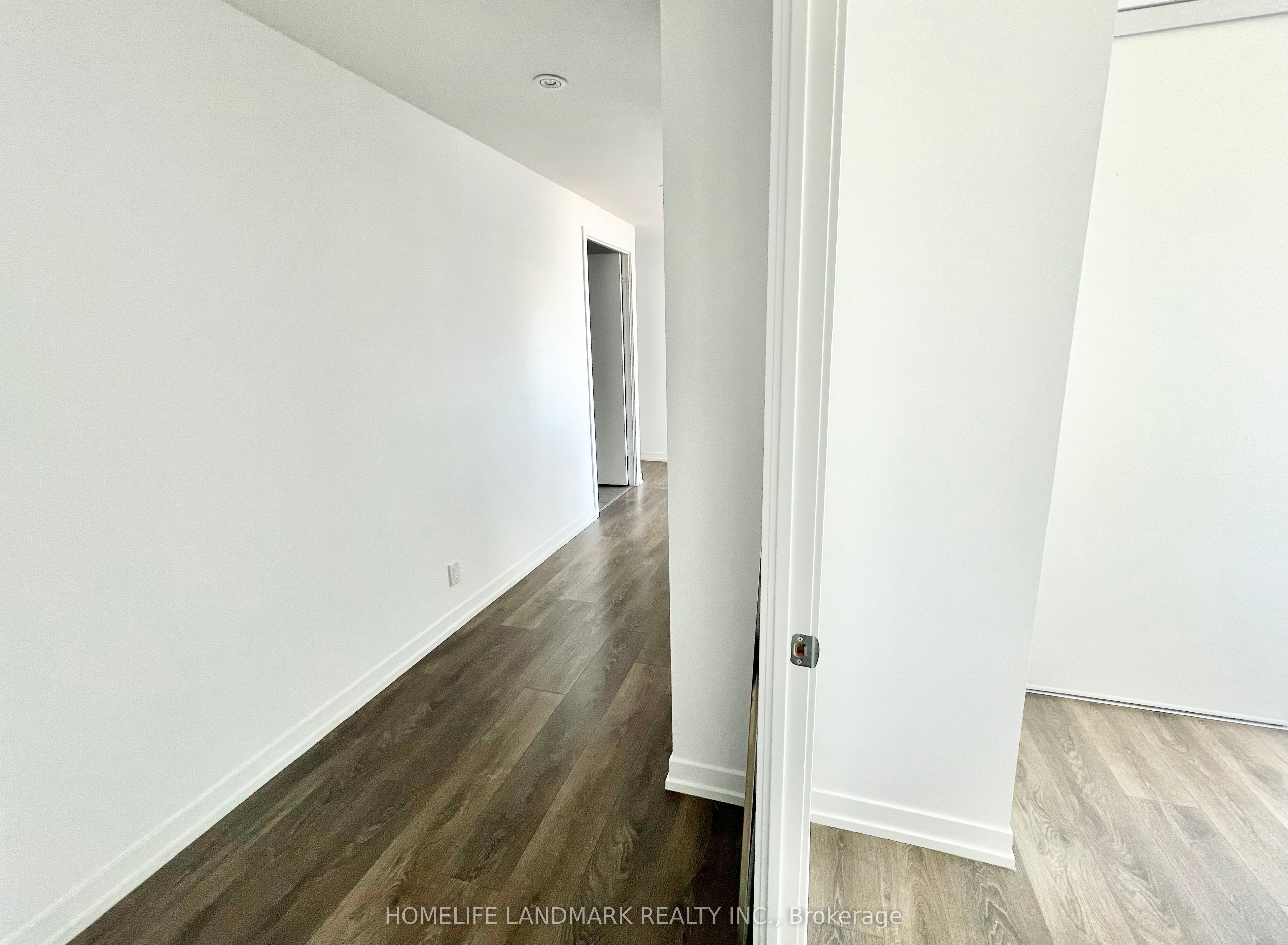 #3702 - 5 Buttermill Avenue Property Photo 9